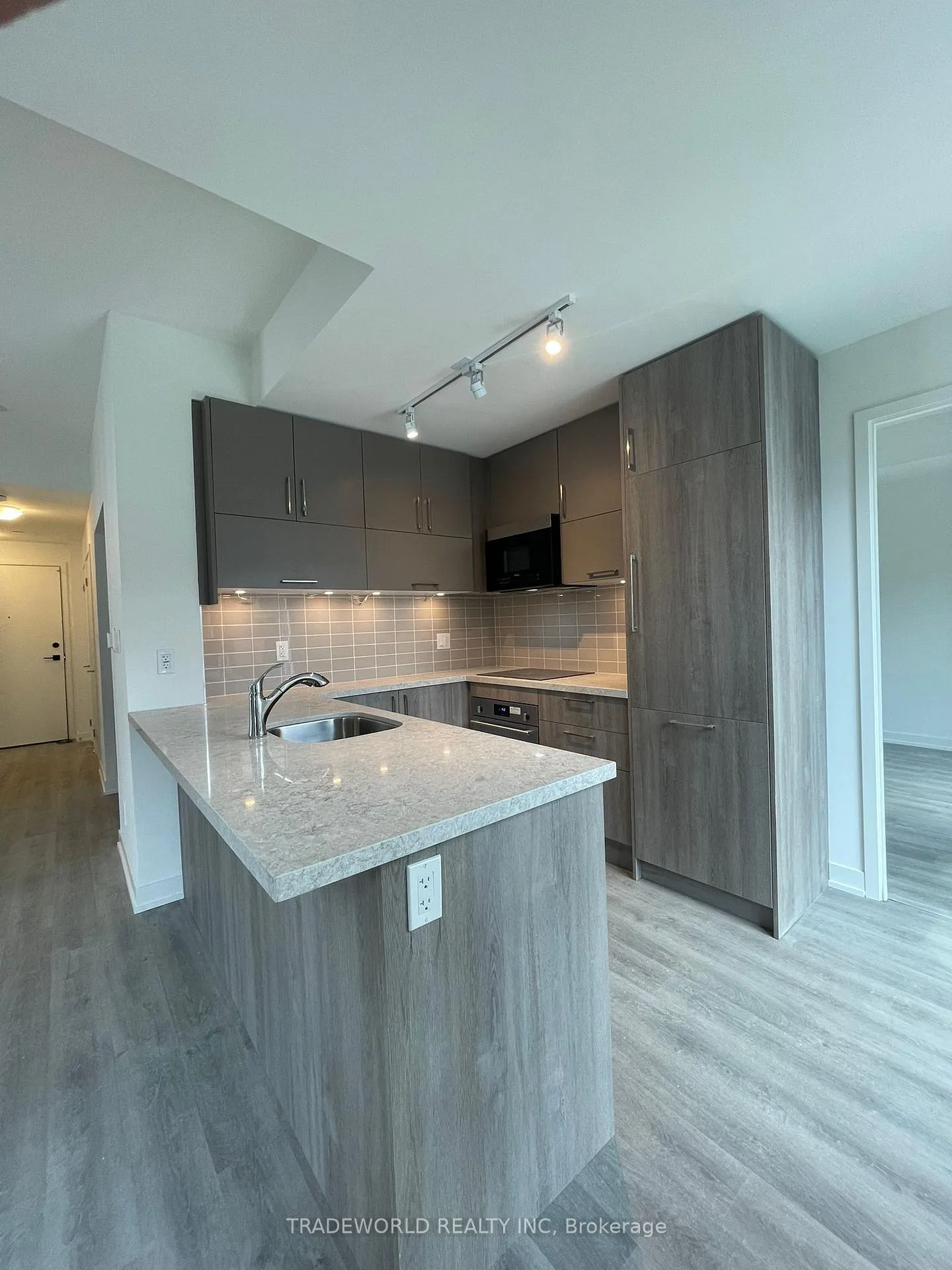 Photo 2 of Unit 708, 38 Simcoe Promenade, Markham, Unionville — HOMEH