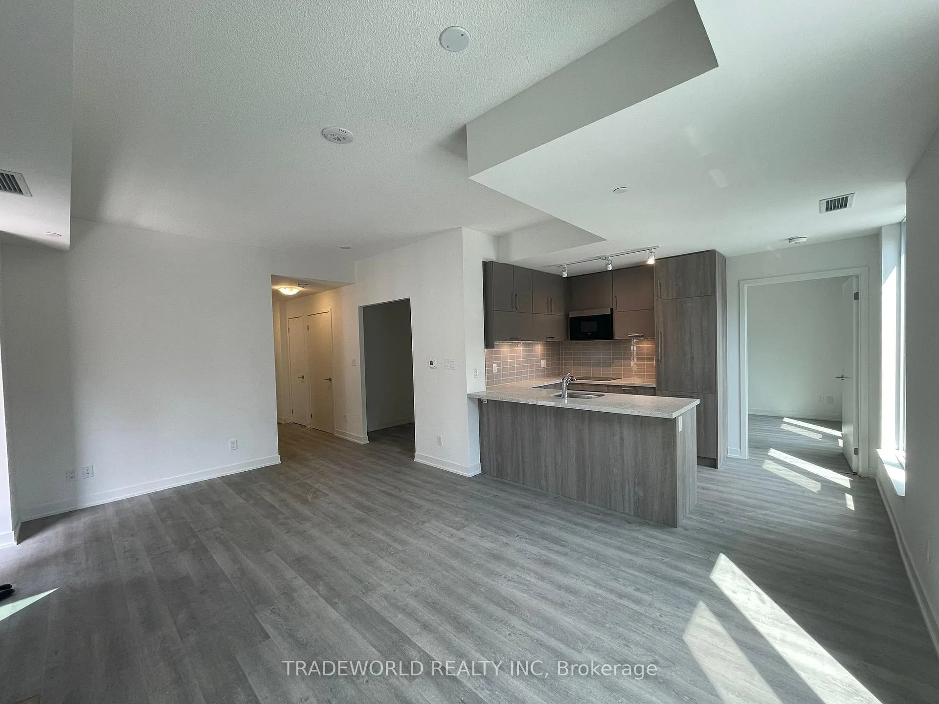 Photo 3 of Unit 708, 38 Simcoe Promenade, Markham, Unionville — HOMEH