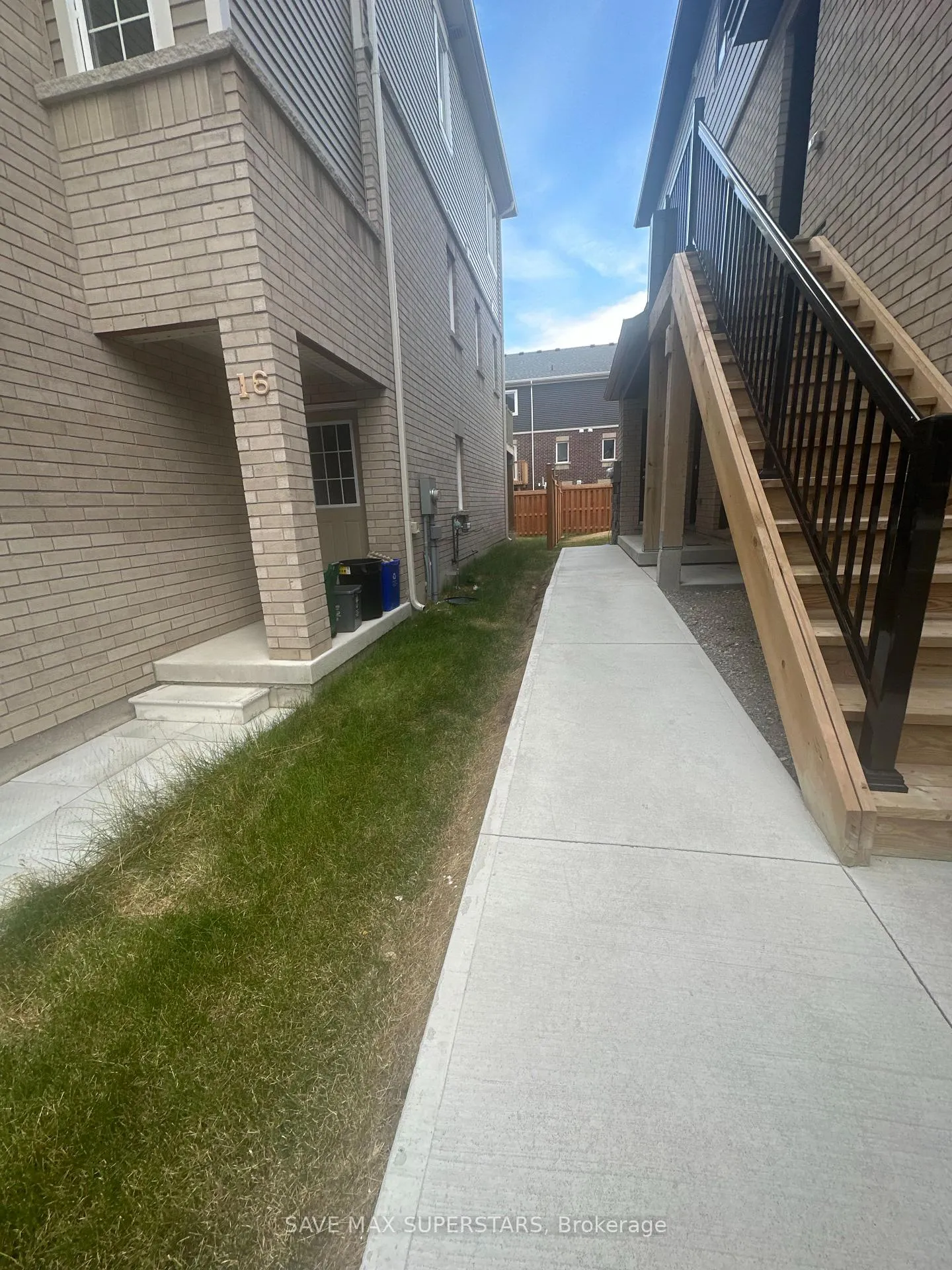 Photo 3 of Unit 1, 14 Wagon Lane, Barrie, Rural Barrie Southeast — HOMEH