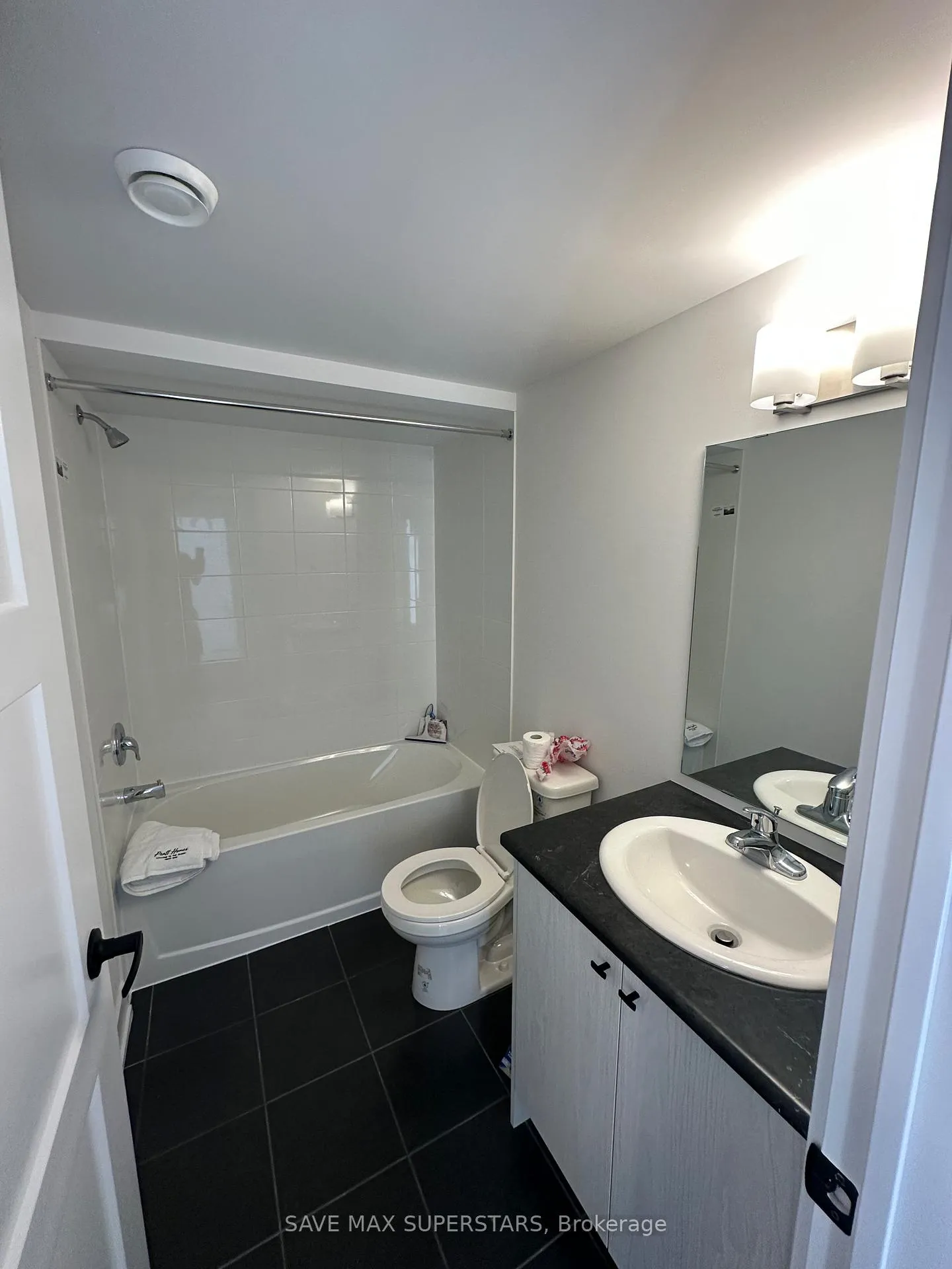 Photo 6 of Unit 1, 14 Wagon Lane, Barrie, Rural Barrie Southeast — HOMEH