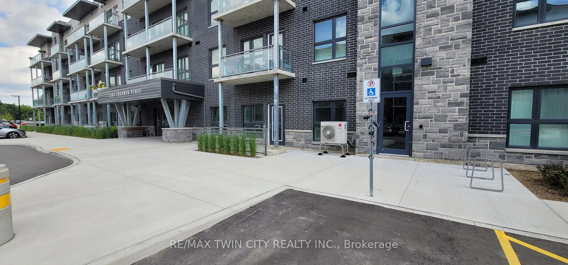 Photo 2 of Unit 406, 1201 Lackner Place, Kitchener — HOMEH