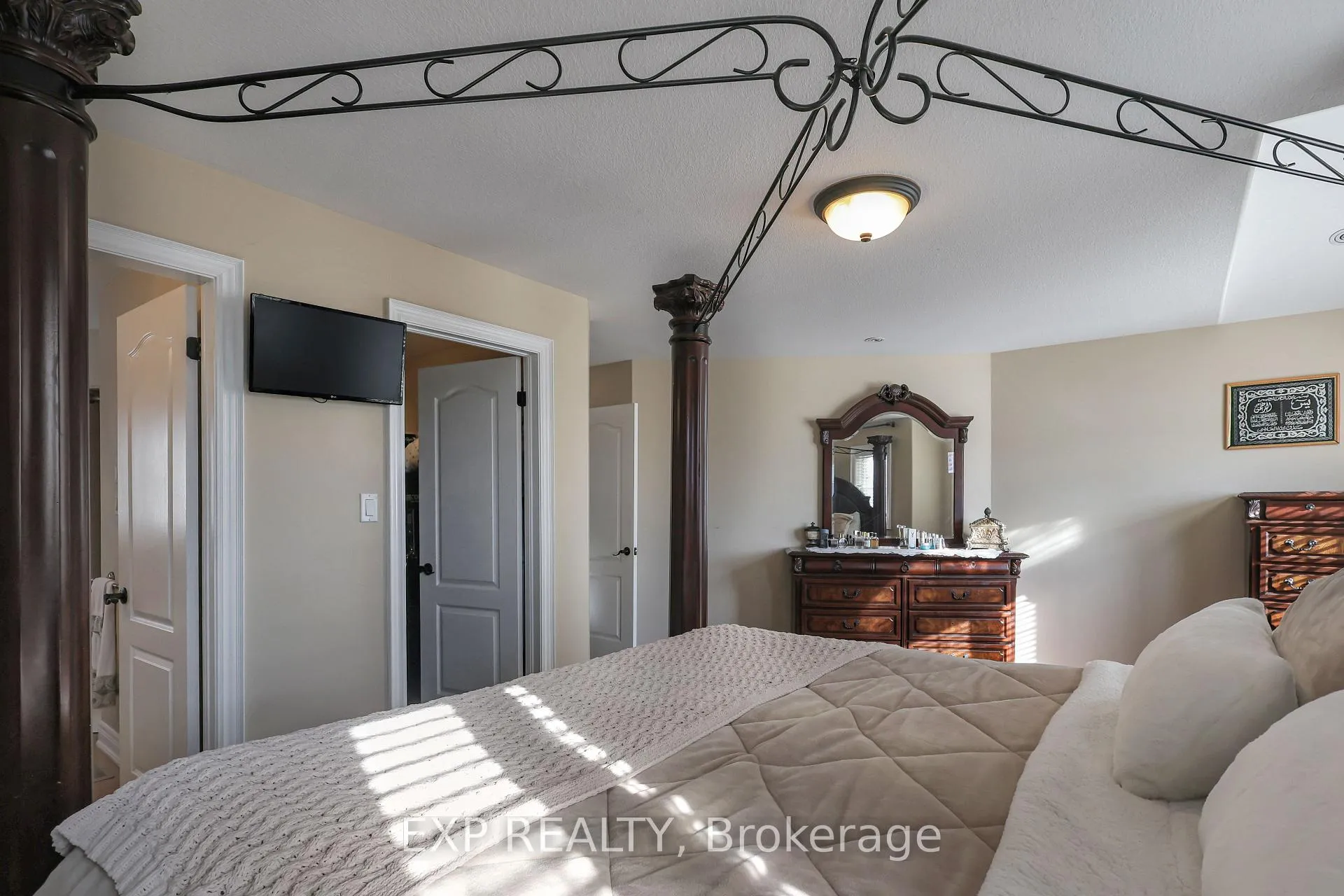 Photo 14 of 254 Rymal Road W, Hamilton, Sheldon — HOMEH