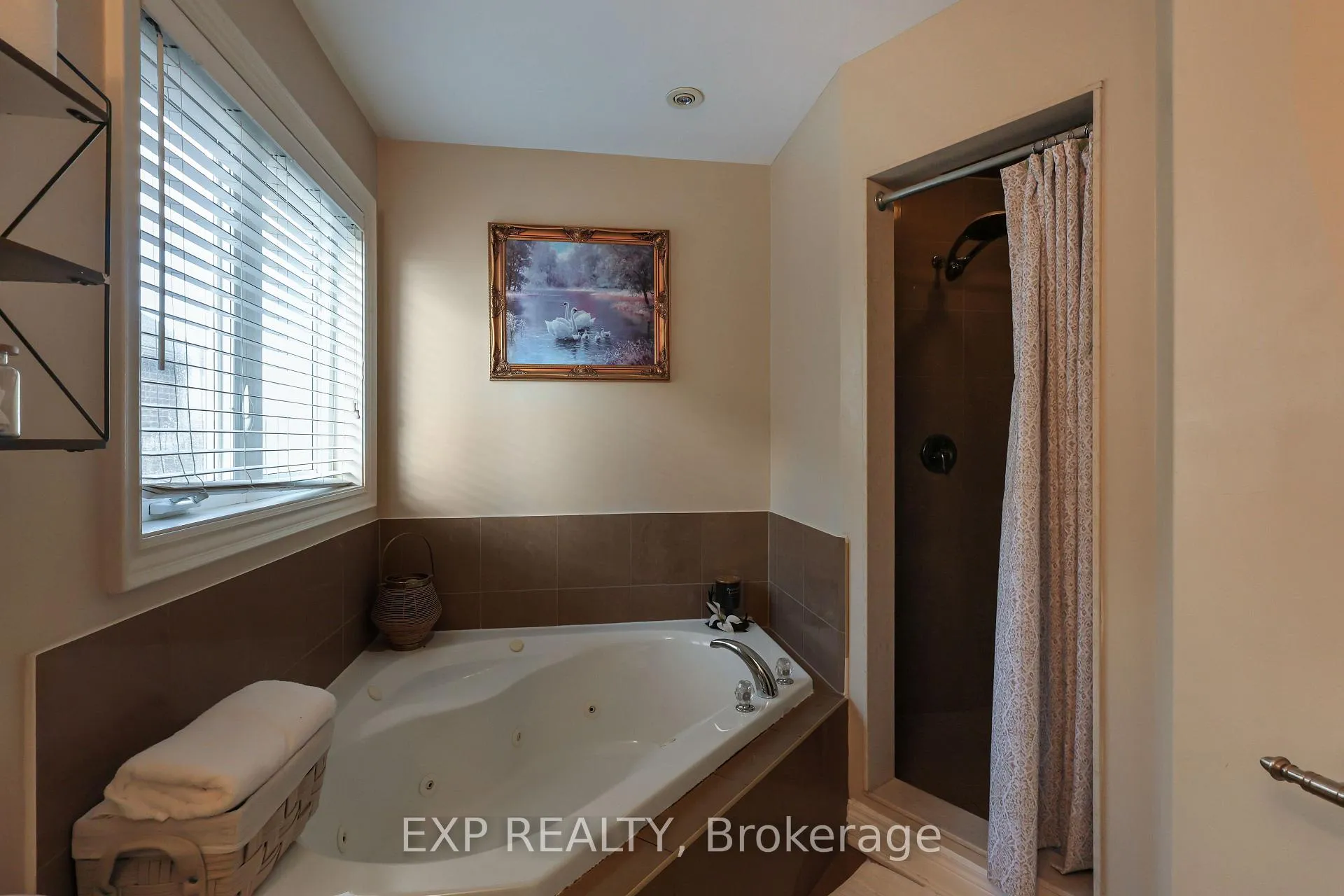 Photo 16 of 254 Rymal Road W, Hamilton, Sheldon — HOMEH