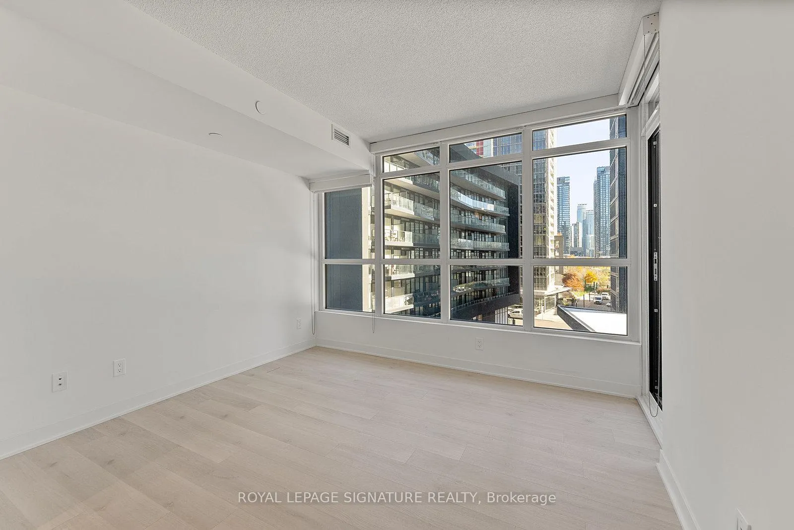 Photo 3 of Unit 508, 80 Queens Wharf Road, Toronto, Waterfront Communities — HOMEH