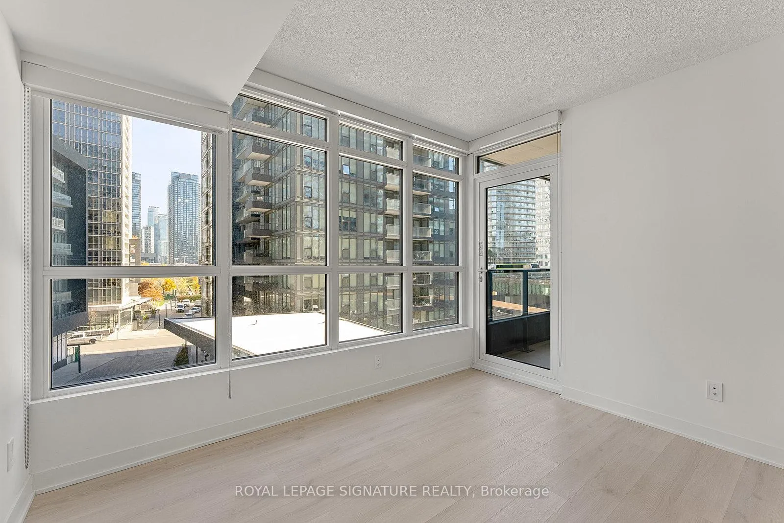 Photo 4 of Unit 508, 80 Queens Wharf Road, Toronto, Waterfront Communities — HOMEH