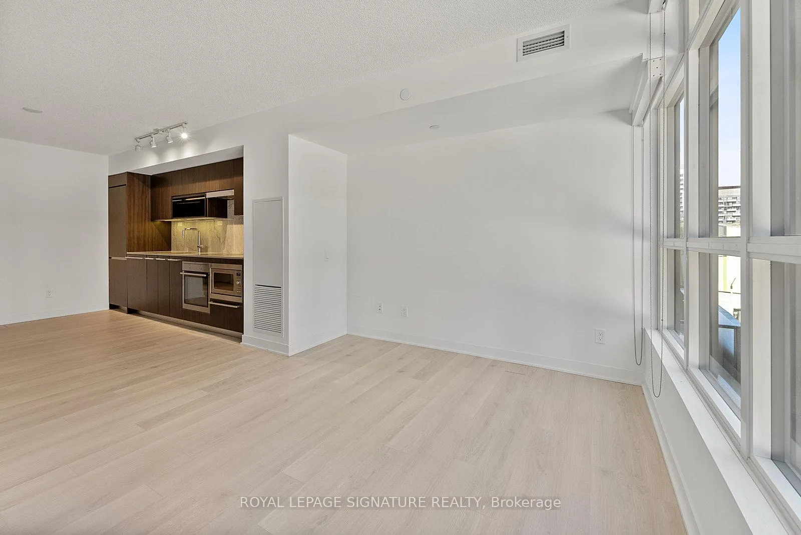 Photo 7 of Unit 508, 80 Queens Wharf Road, Toronto, Waterfront Communities — HOMEH