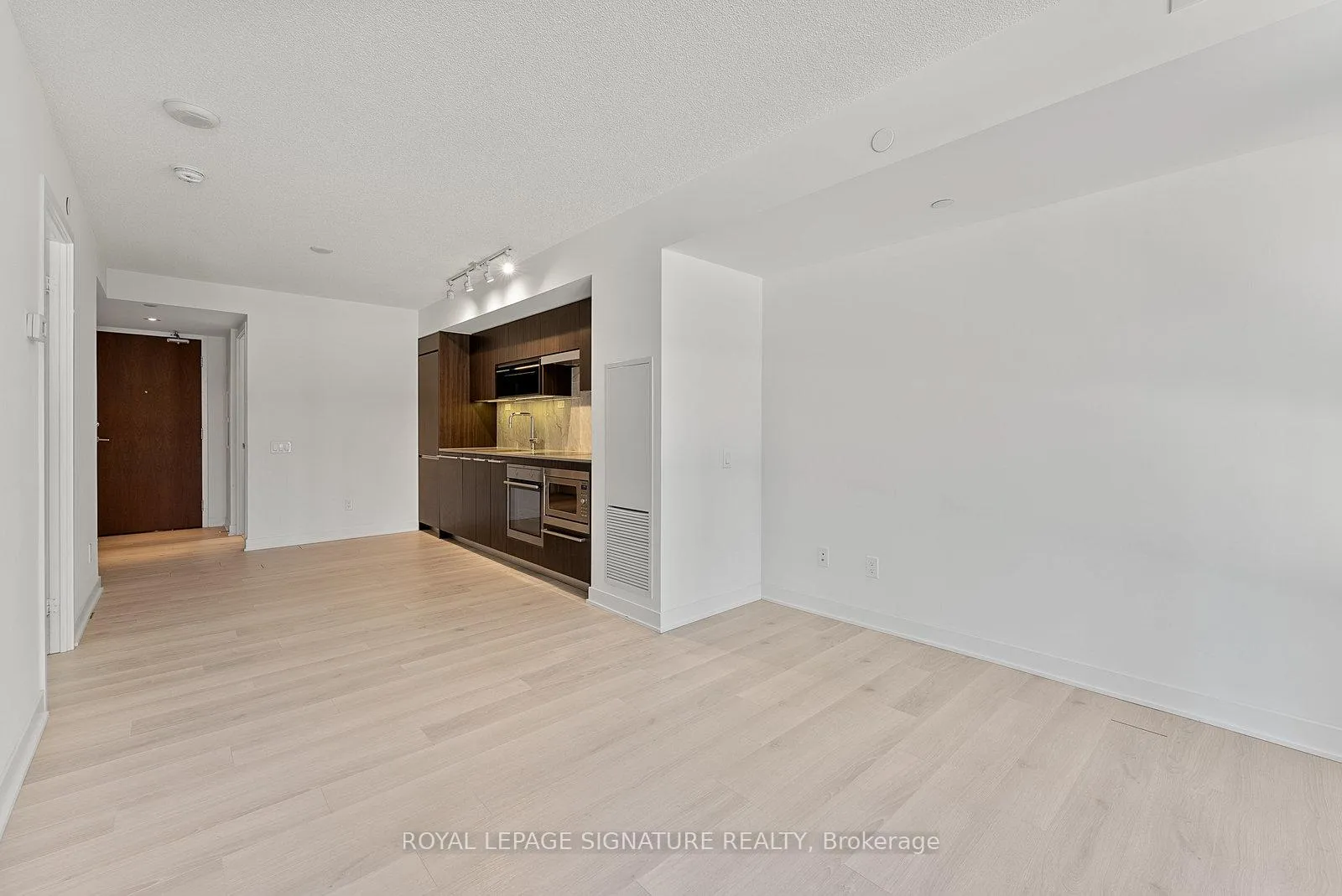 Photo 8 of Unit 508, 80 Queens Wharf Road, Toronto, Waterfront Communities — HOMEH