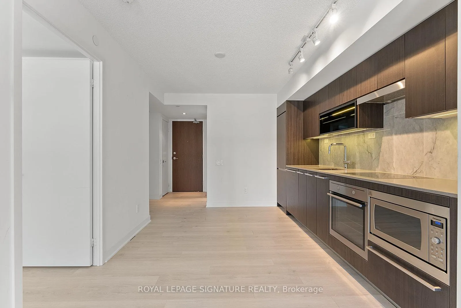 Photo 9 of Unit 508, 80 Queens Wharf Road, Toronto, Waterfront Communities — HOMEH