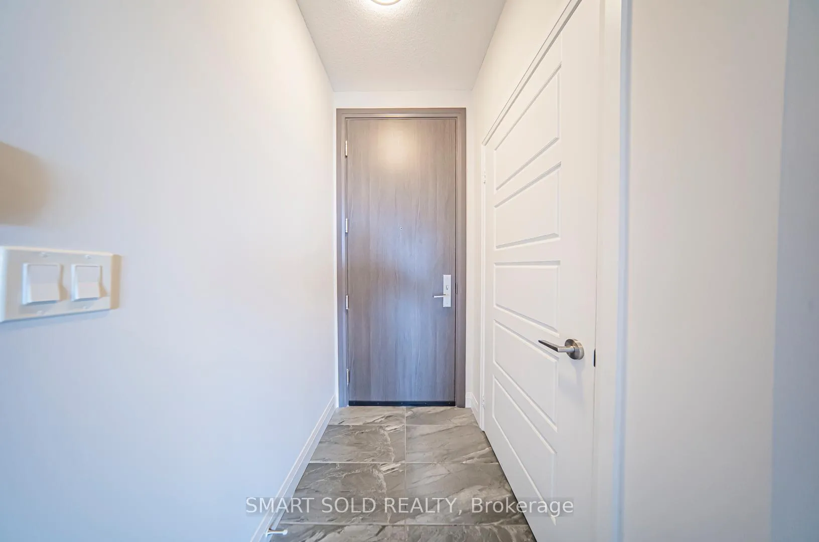 Photo 6 of Unit 916, 15 Water Walk Dr, Markham, Unionville — HOMEH