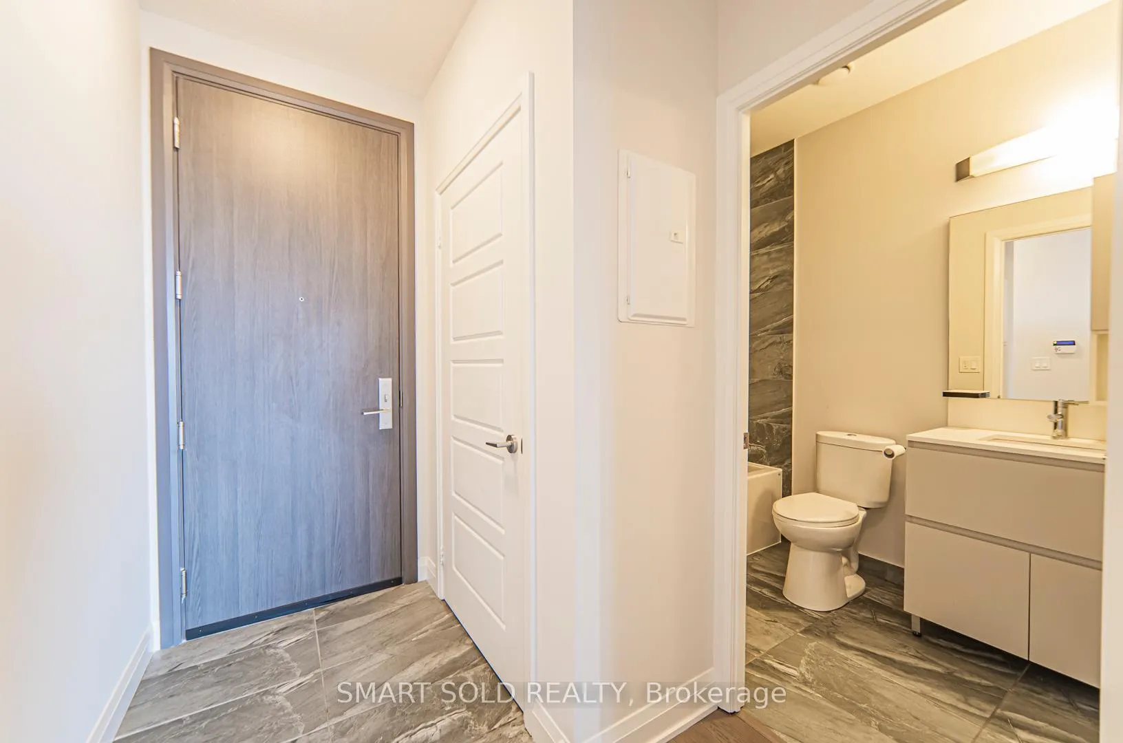 Photo 7 of Unit 916, 15 Water Walk Dr, Markham, Unionville — HOMEH