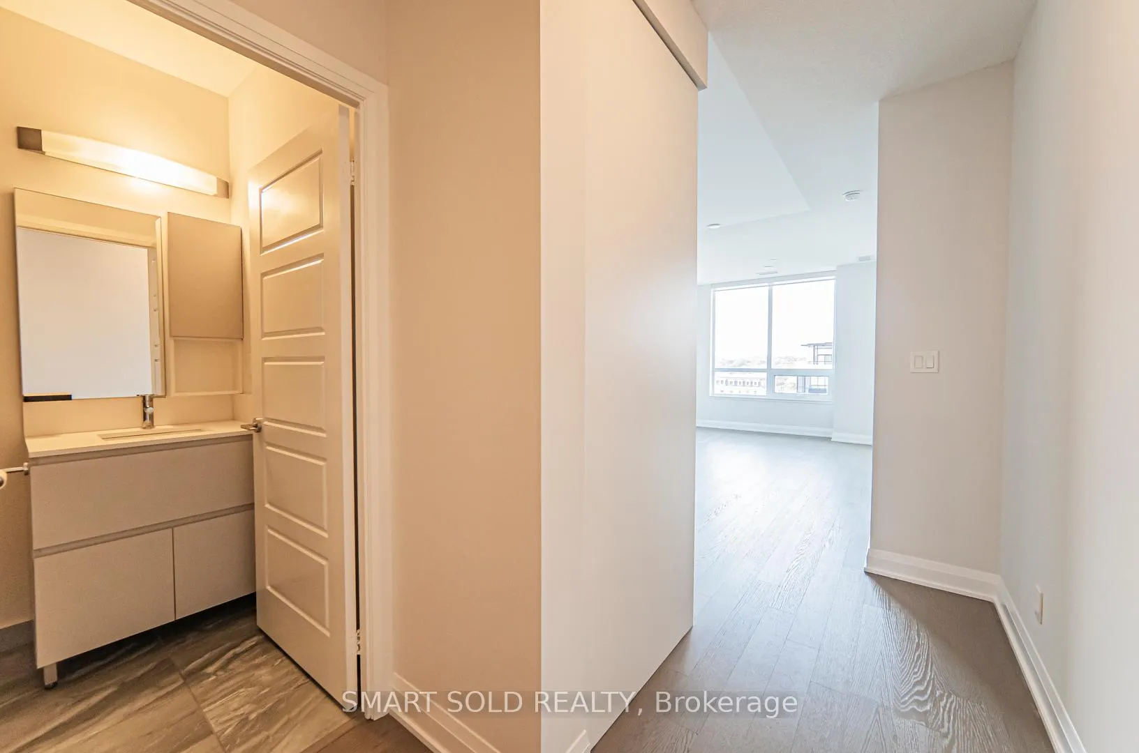 Photo 8 of Unit 916, 15 Water Walk Dr, Markham, Unionville — HOMEH