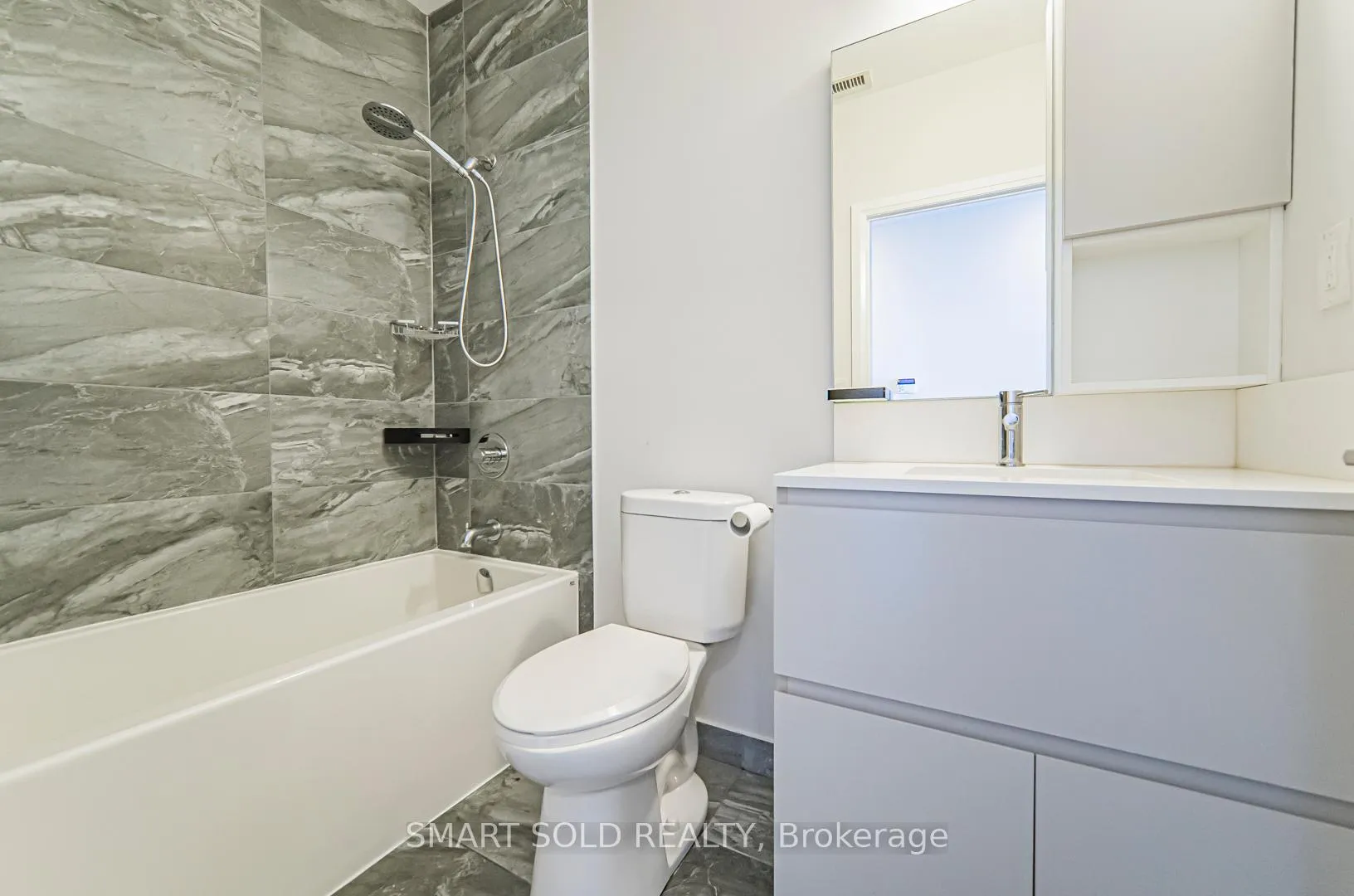 Photo 9 of Unit 916, 15 Water Walk Dr, Markham, Unionville — HOMEH