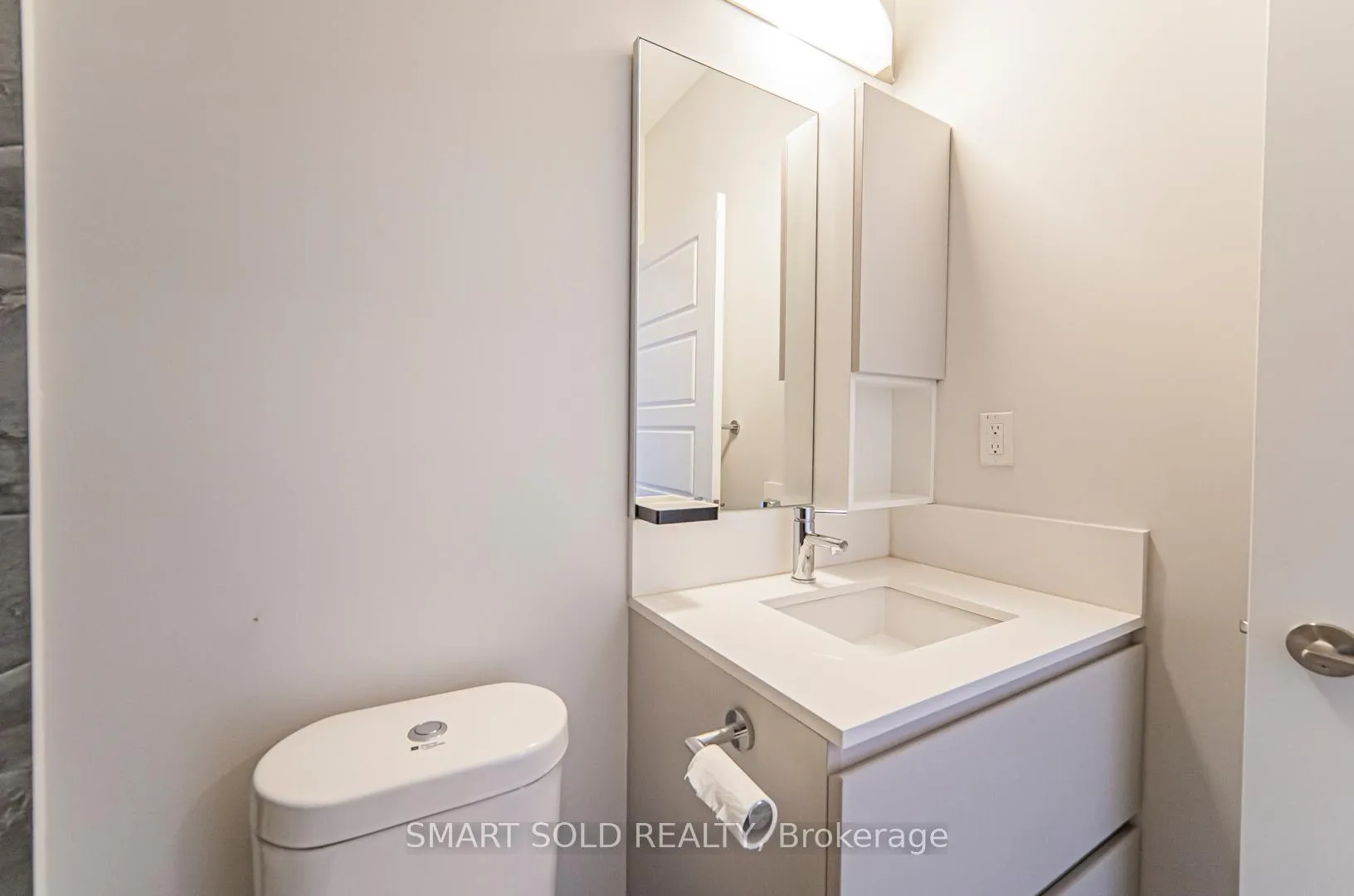 Photo 10 of Unit 916, 15 Water Walk Dr, Markham, Unionville — HOMEH