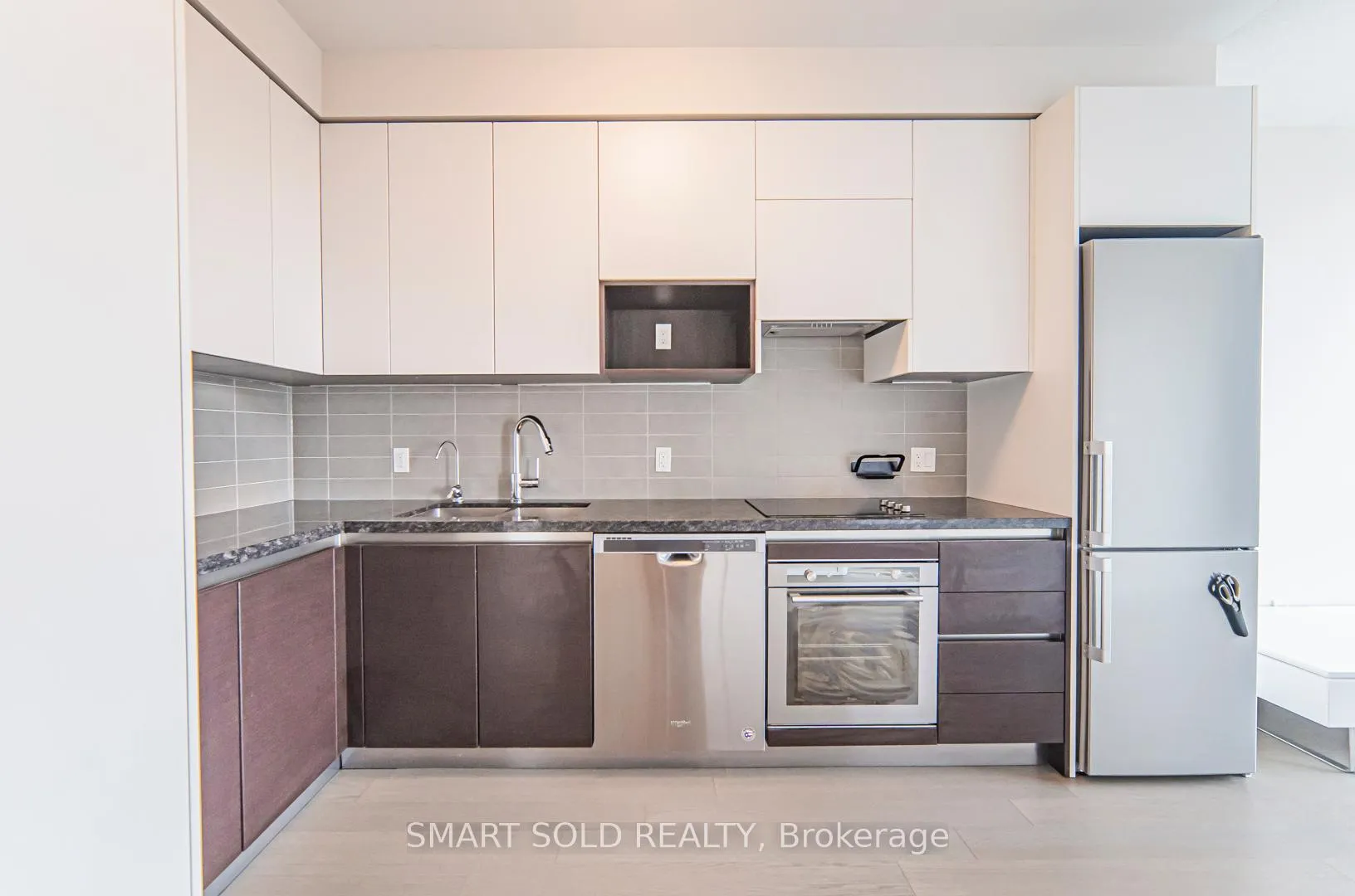 Photo 11 of Unit 916, 15 Water Walk Dr, Markham, Unionville — HOMEH