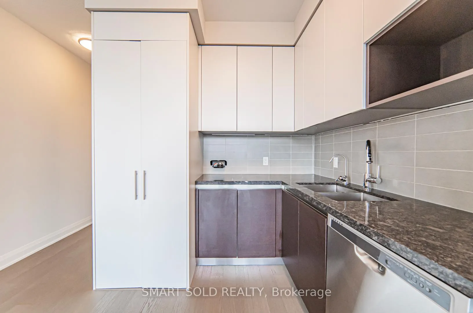 Photo 12 of Unit 916, 15 Water Walk Dr, Markham, Unionville — HOMEH