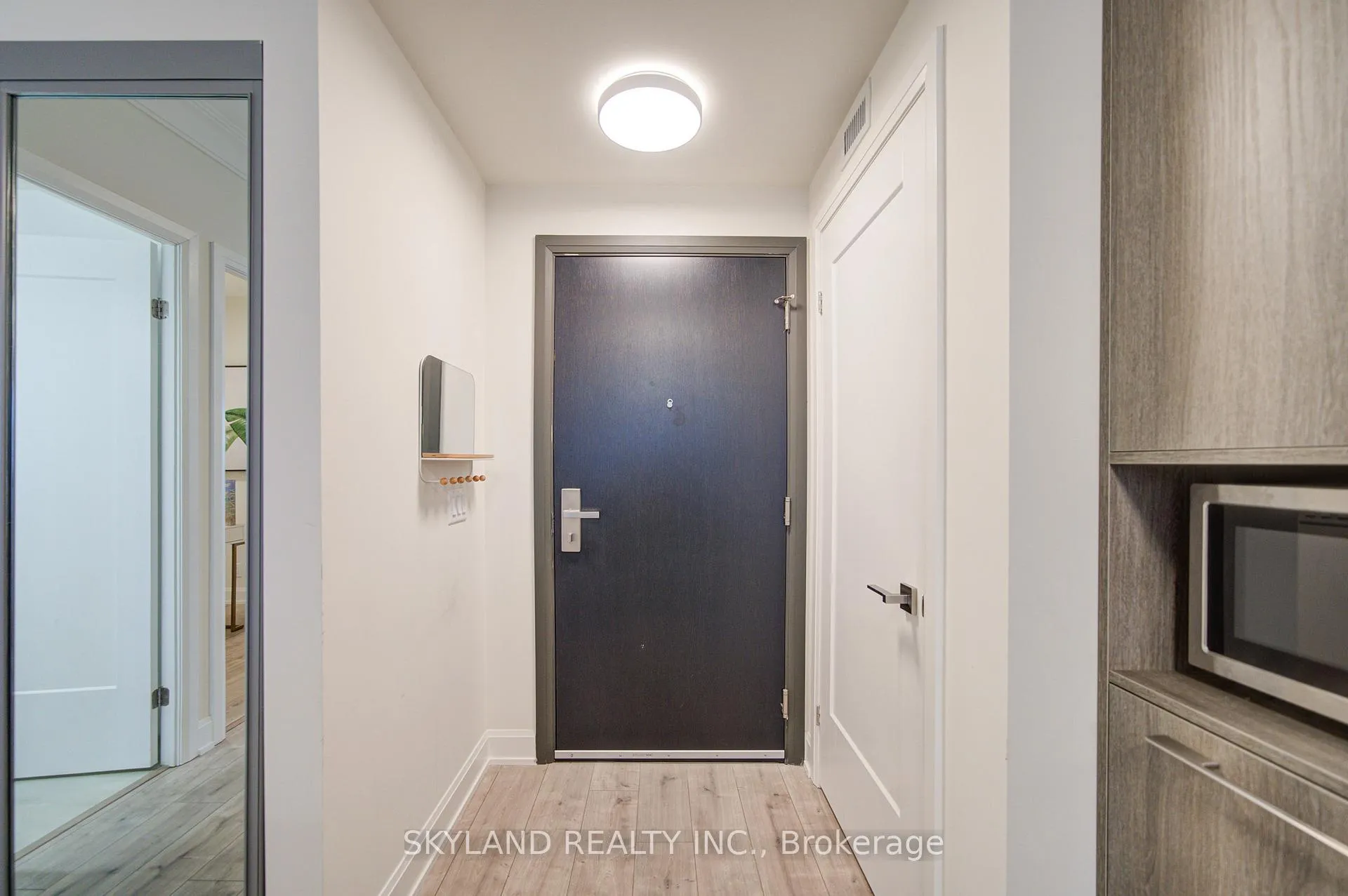 Photo 5 of Unit 708, 8 Water Walk Drive, Markham, Unionville — HOMEH
