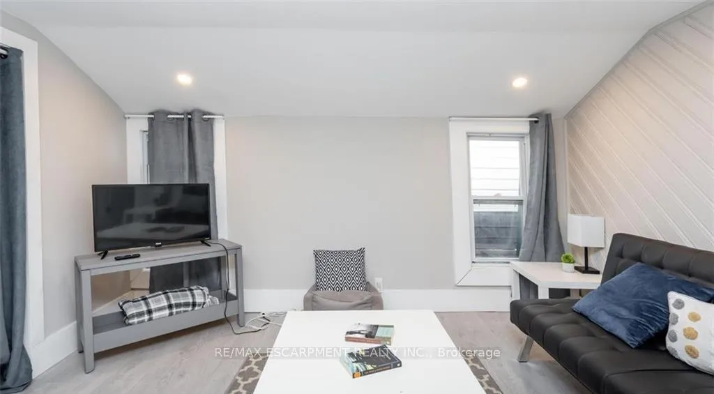 Photo 2 of Unit 3, 38 Inchbury Street, Hamilton, Strathcona — HOMEH