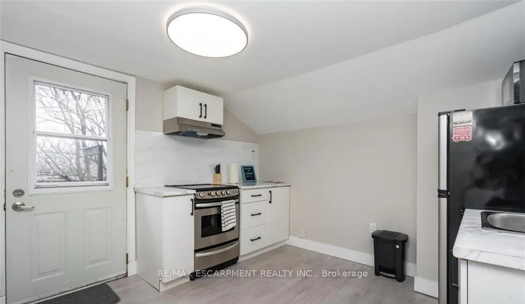 Photo 5 of Unit 3, 38 Inchbury Street, Hamilton, Strathcona — HOMEH