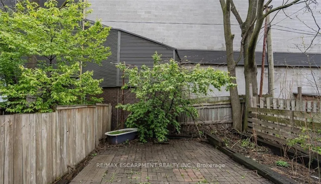 Photo 7 of Unit 3, 38 Inchbury Street, Hamilton, Strathcona — HOMEH