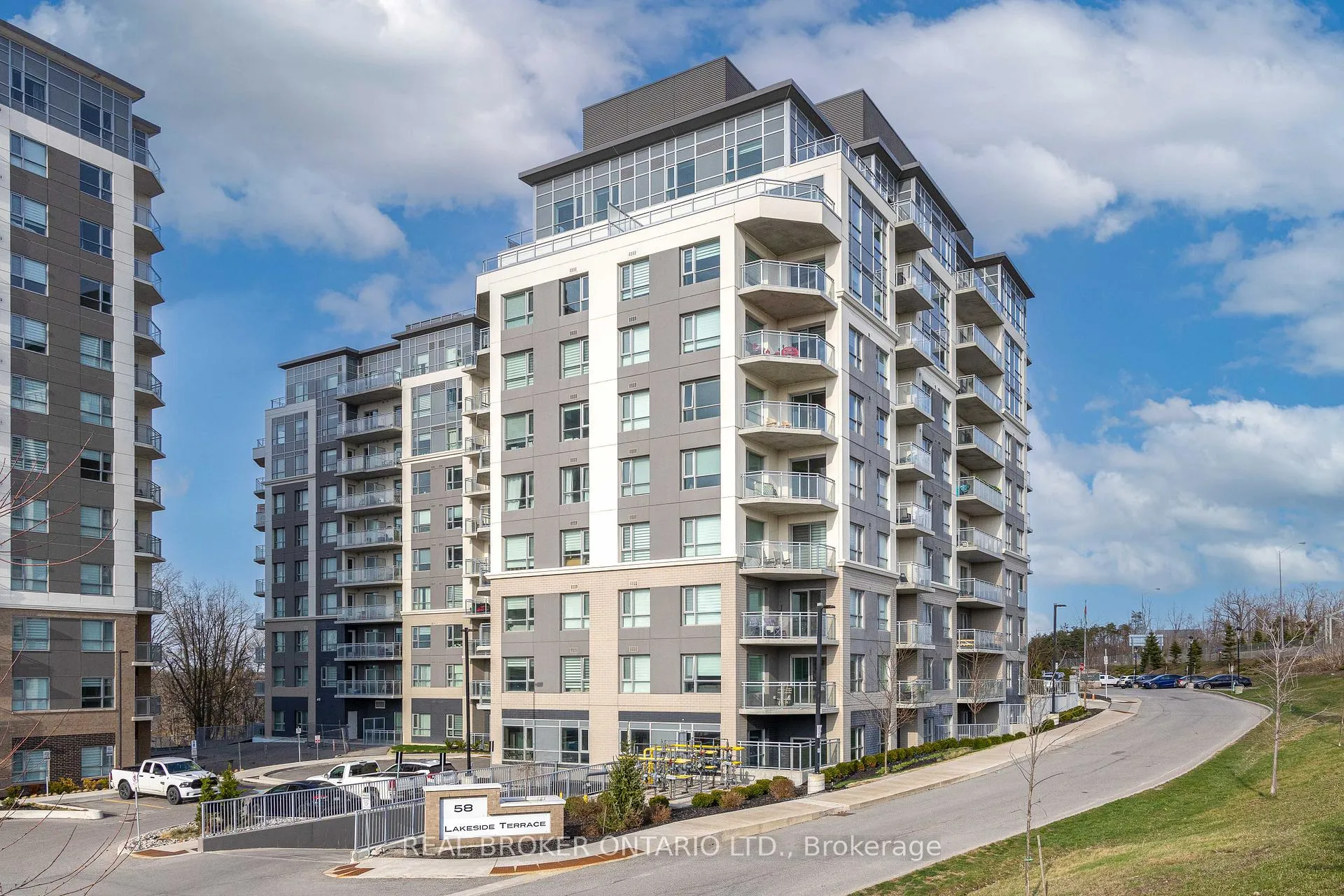 Photo 2 of Unit 108, 58 Lakeside Terrace, Barrie, Little Lake — HOMEH