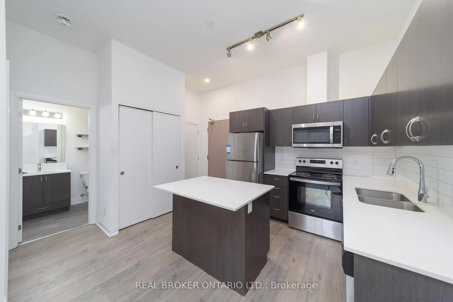 Photo 6 of Unit 108, 58 Lakeside Terrace, Barrie, Little Lake — HOMEH