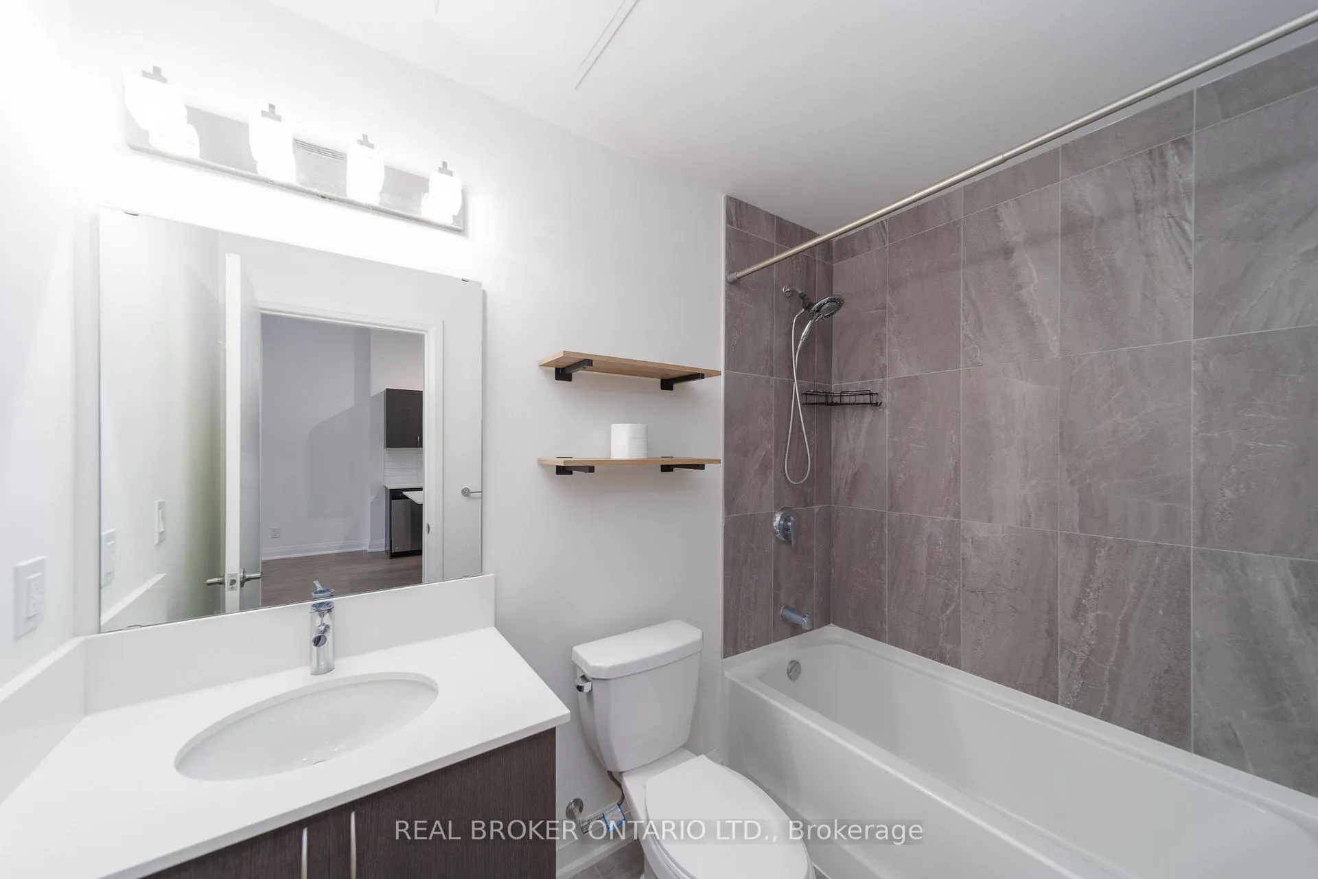 Photo 8 of Unit 108, 58 Lakeside Terrace, Barrie, Little Lake — HOMEH