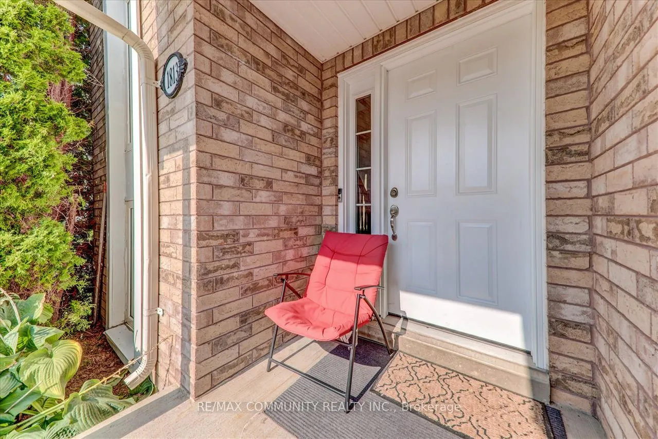 Photo 5 of 1813 Dalhousie Crescent, Oshawa, Samac — HOMEH