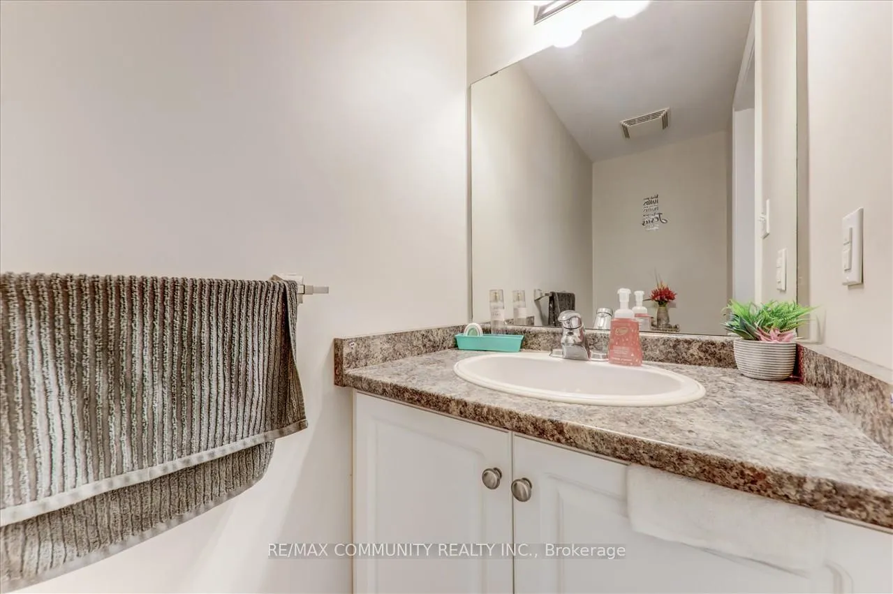 Photo 7 of 1813 Dalhousie Crescent, Oshawa, Samac — HOMEH