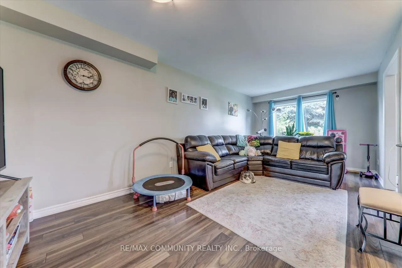 Photo 9 of 1813 Dalhousie Crescent, Oshawa, Samac — HOMEH