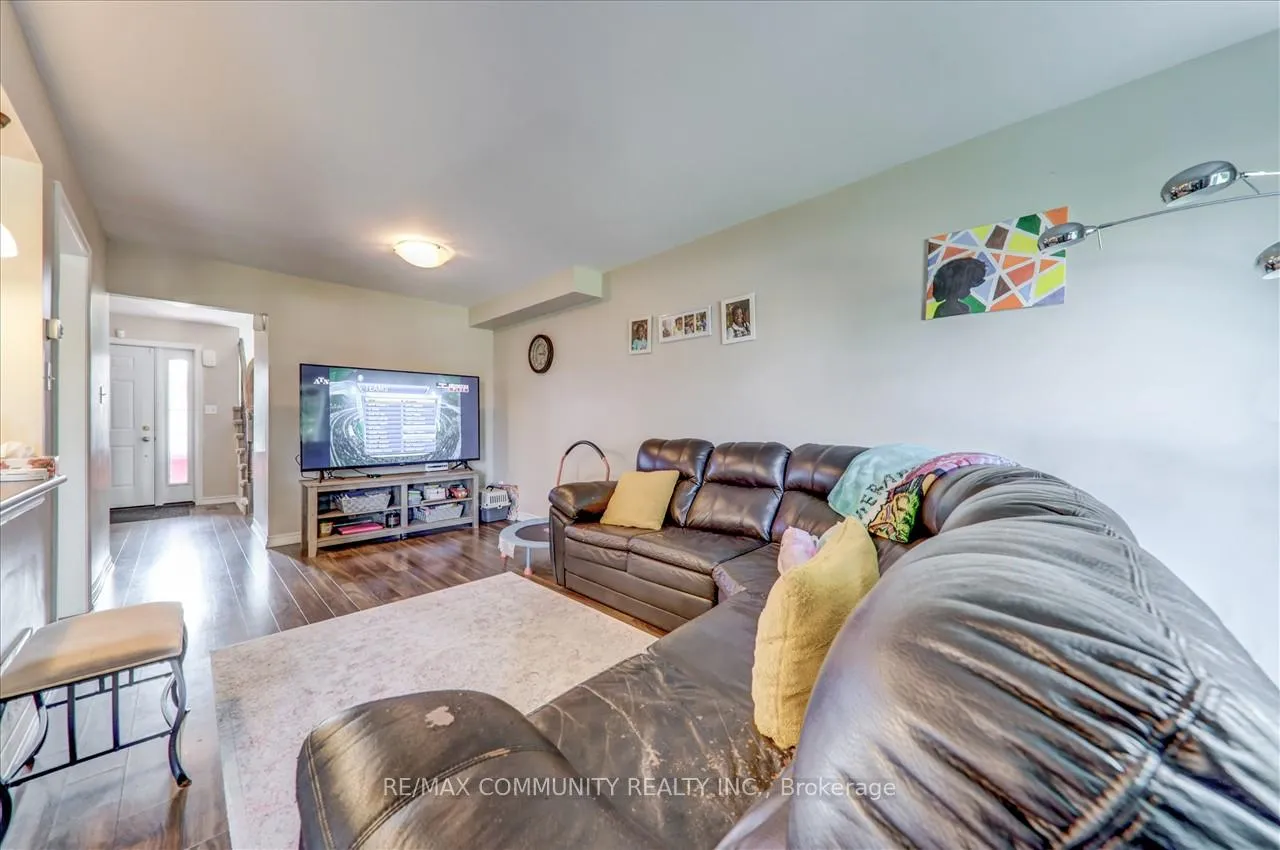 Photo 10 of 1813 Dalhousie Crescent, Oshawa, Samac — HOMEH