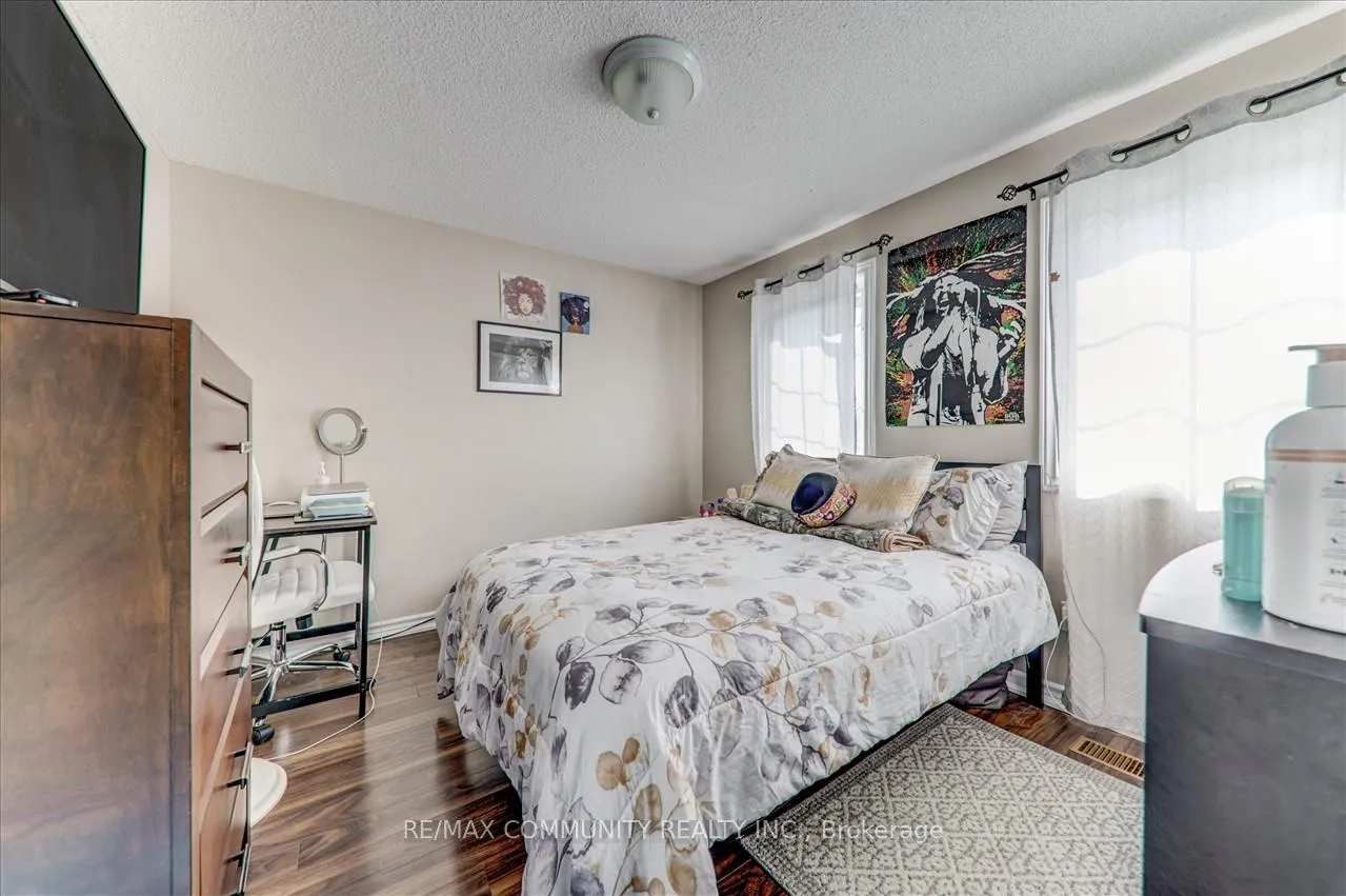 Photo 17 of 1813 Dalhousie Crescent, Oshawa, Samac — HOMEH