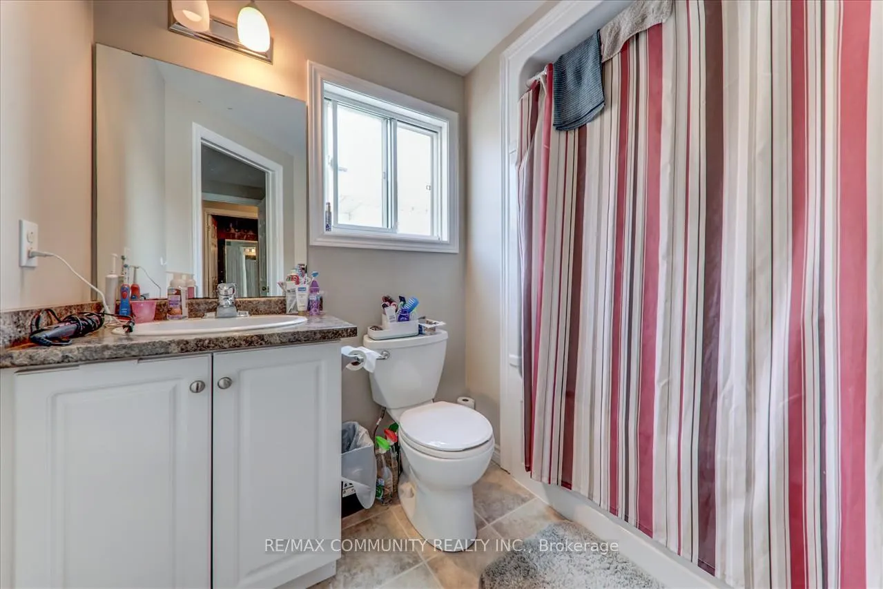 Photo 24 of 1813 Dalhousie Crescent, Oshawa, Samac — HOMEH