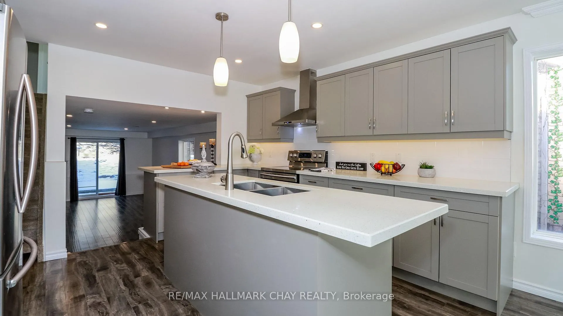 Photo 12 of 94 Churchland Drive, Barrie, Holly — HOMEH