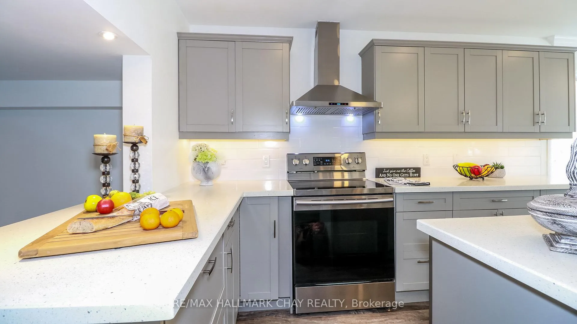 Photo 14 of 94 Churchland Drive, Barrie, Holly — HOMEH