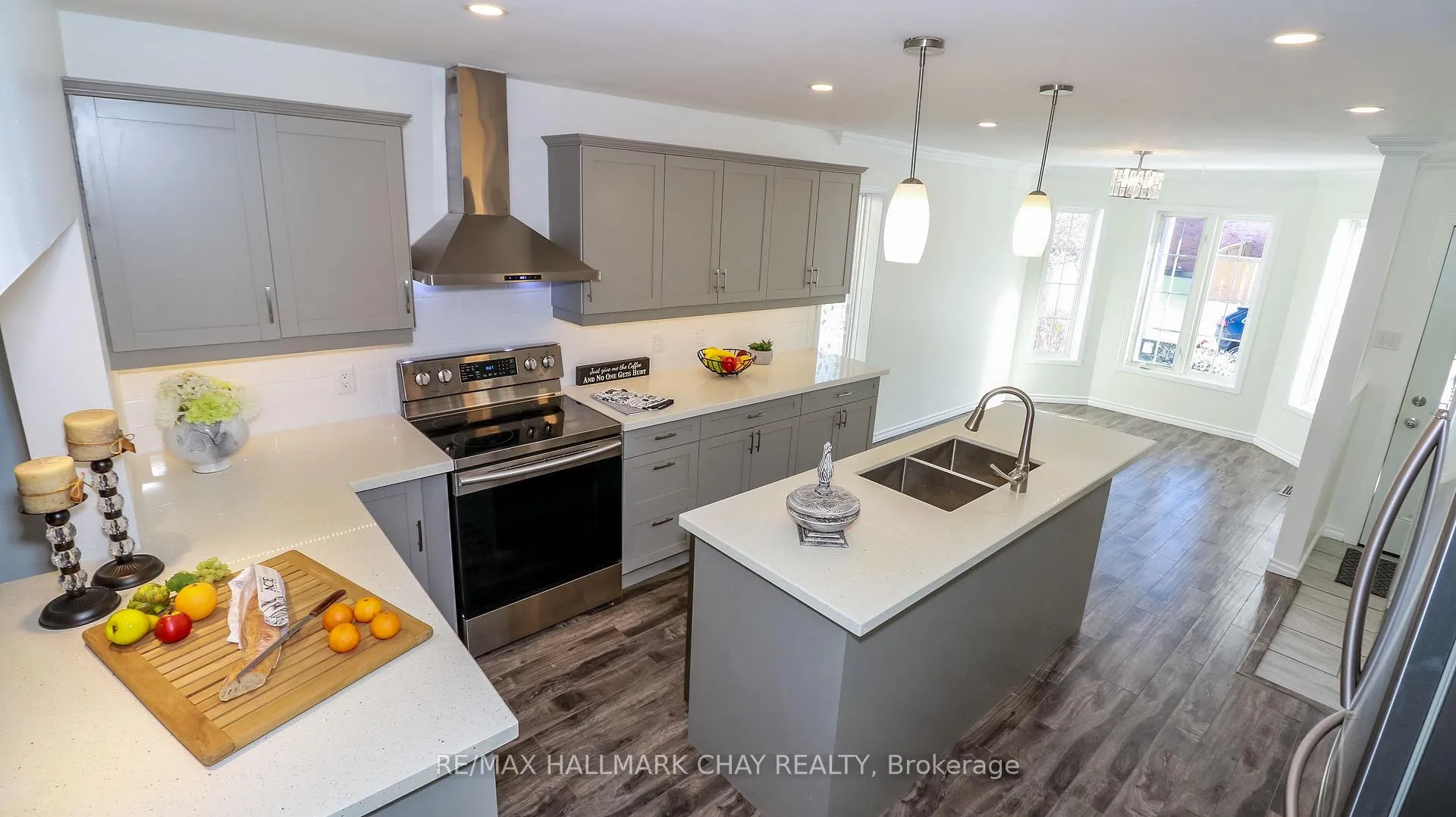 Photo 17 of 94 Churchland Drive, Barrie, Holly — HOMEH