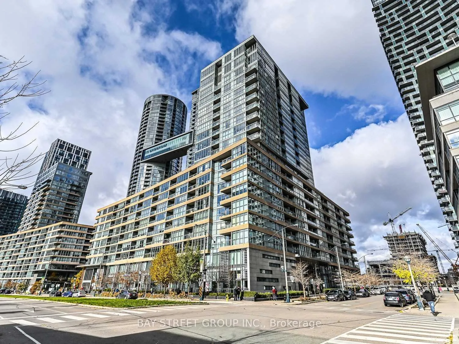 Front of Unit 915, 10 Capreol Court