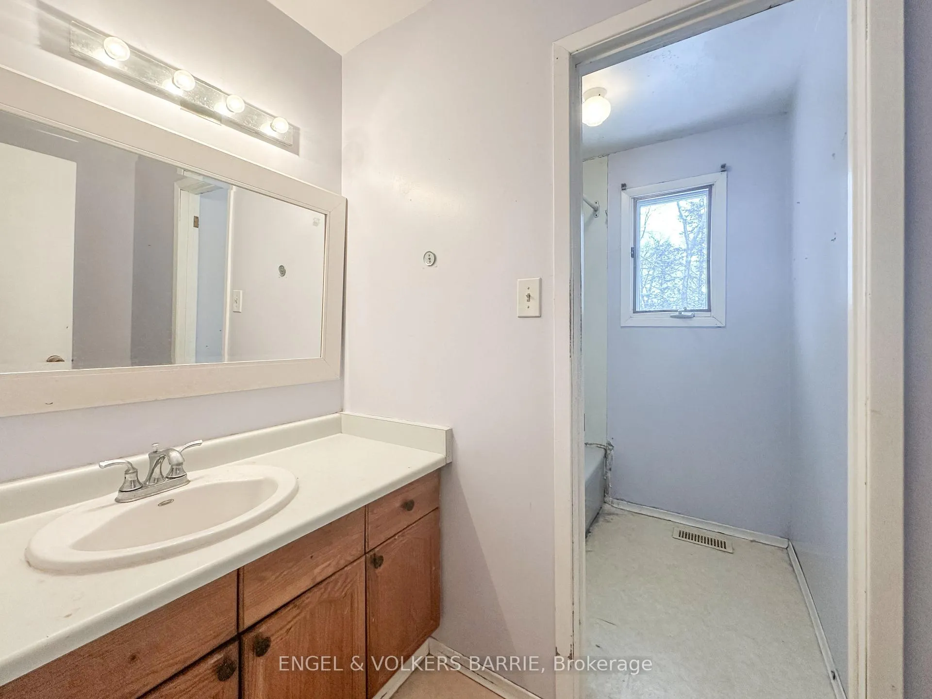 Photo 11 of 48 Redfern Avenue, Barrie, Holly — HOMEH