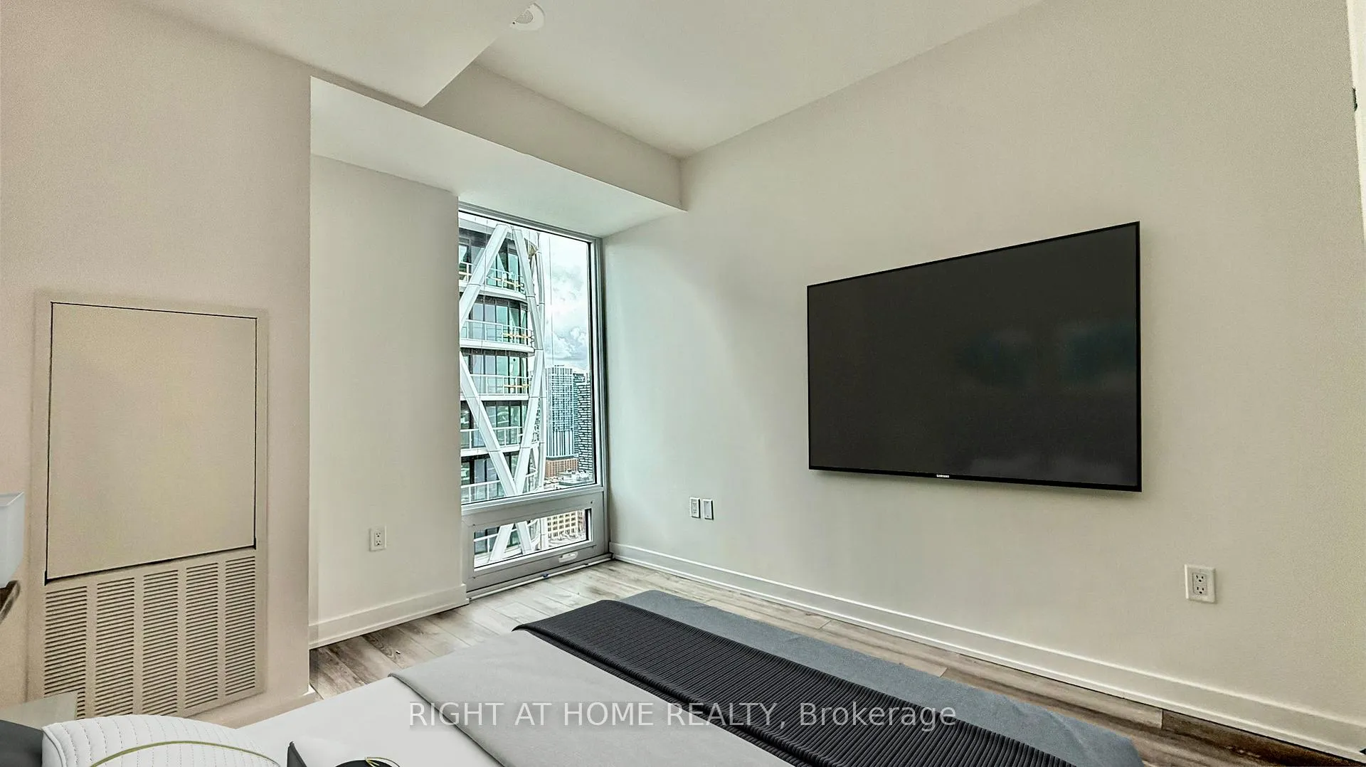 Photo 6 of Unit 3306, 238 Simcoe Street, Toronto, Kensington-Chinatown — HOMEH