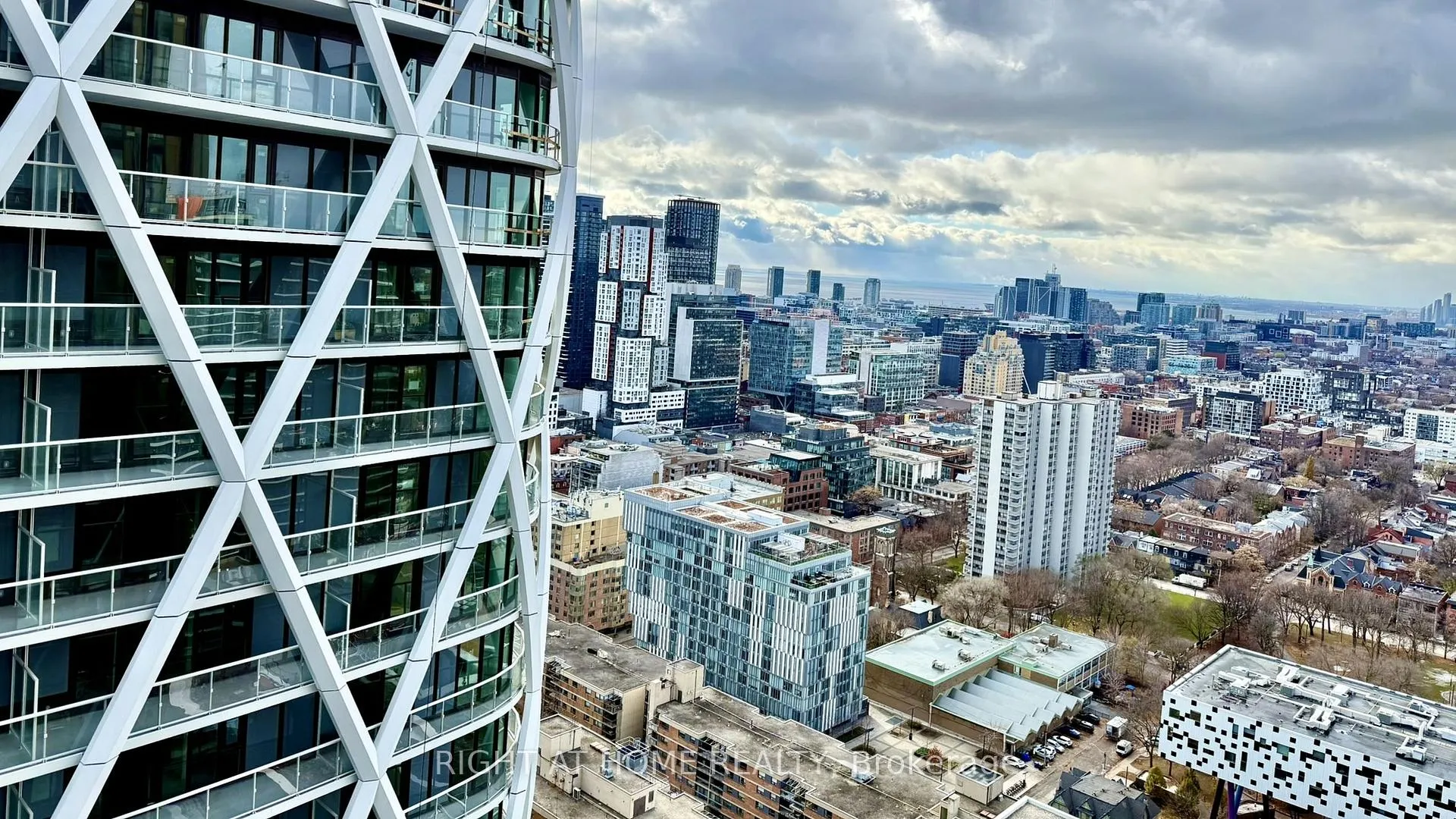 Photo 8 of Unit 3306, 238 Simcoe Street, Toronto, Kensington-Chinatown — HOMEH