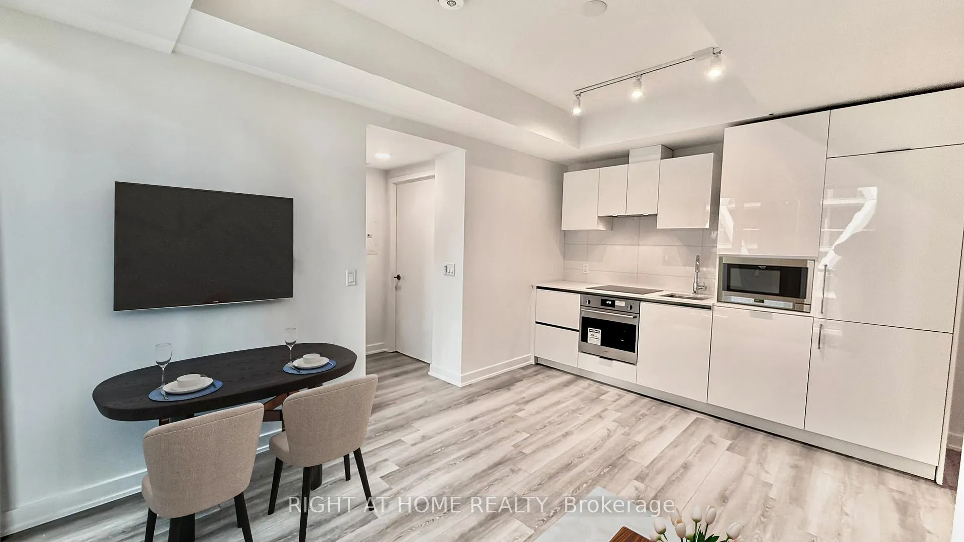 Photo 11 of Unit 3306, 238 Simcoe Street, Toronto, Kensington-Chinatown — HOMEH