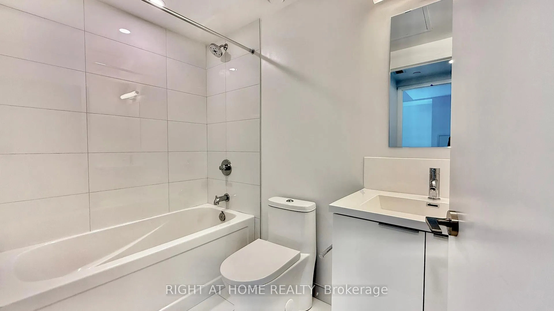 Photo 13 of Unit 3306, 238 Simcoe Street, Toronto, Kensington-Chinatown — HOMEH