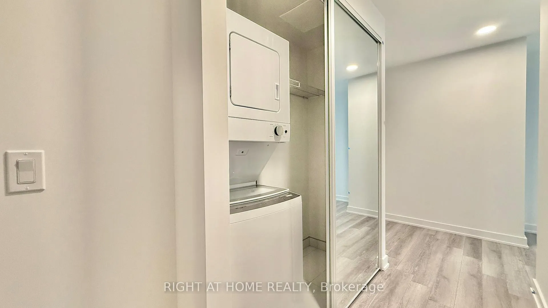 Photo 14 of Unit 3306, 238 Simcoe Street, Toronto, Kensington-Chinatown — HOMEH
