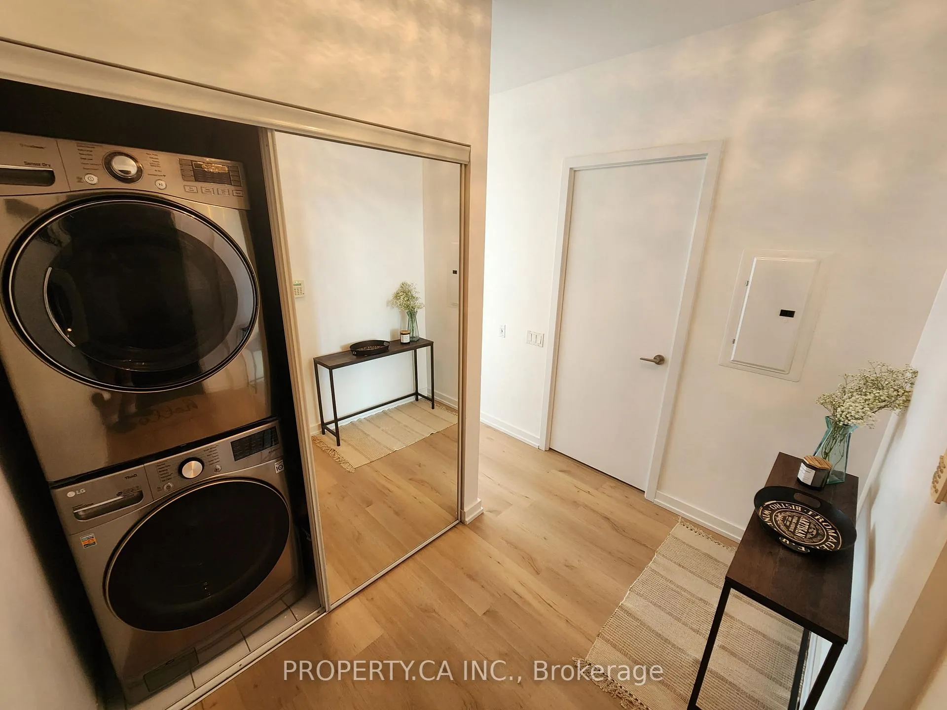Photo 4 of Unit 2510, 105 The Queensway, Toronto, High Park-Swansea — HOMEH