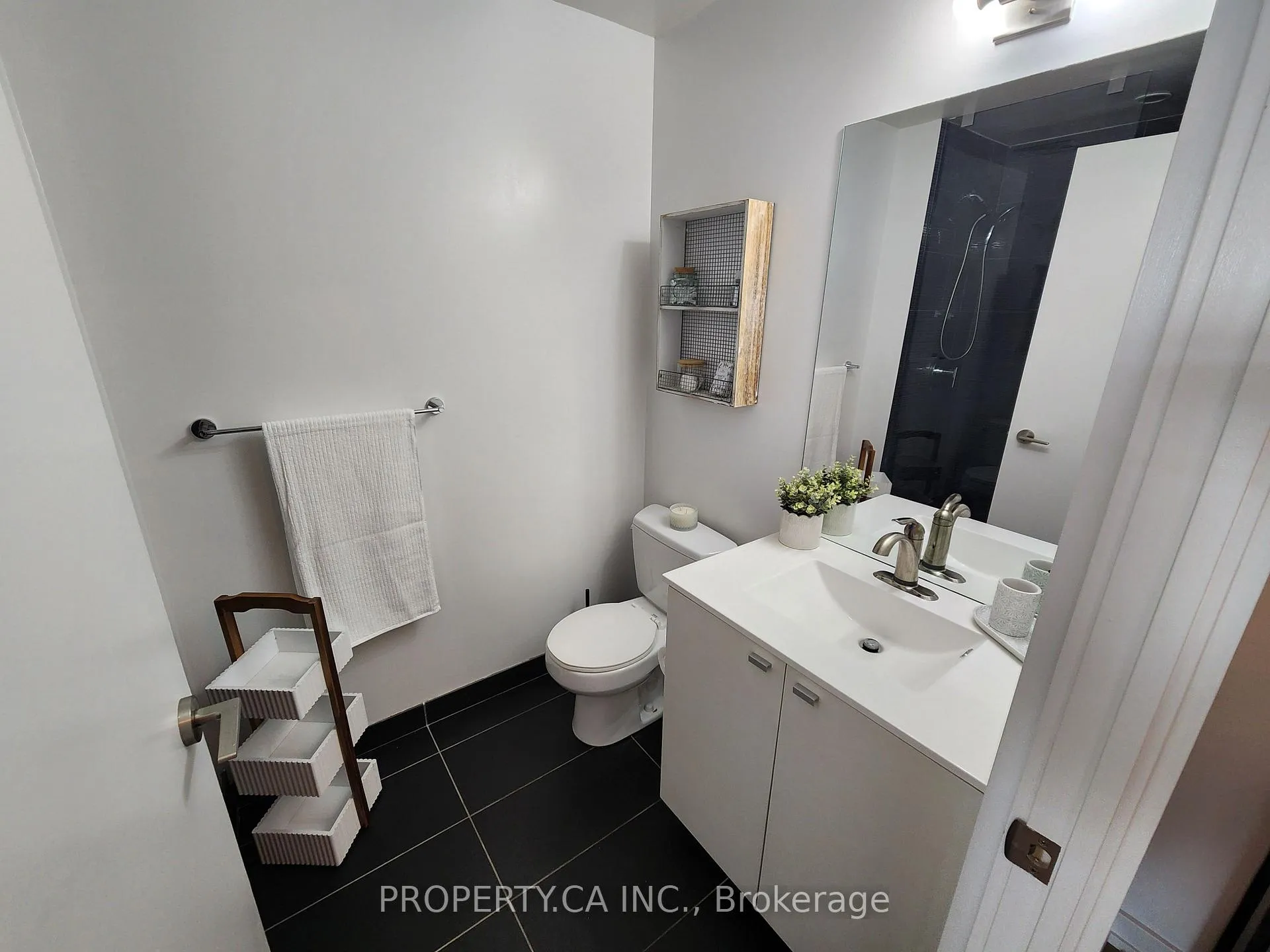Photo 5 of Unit 2510, 105 The Queensway, Toronto, High Park-Swansea — HOMEH