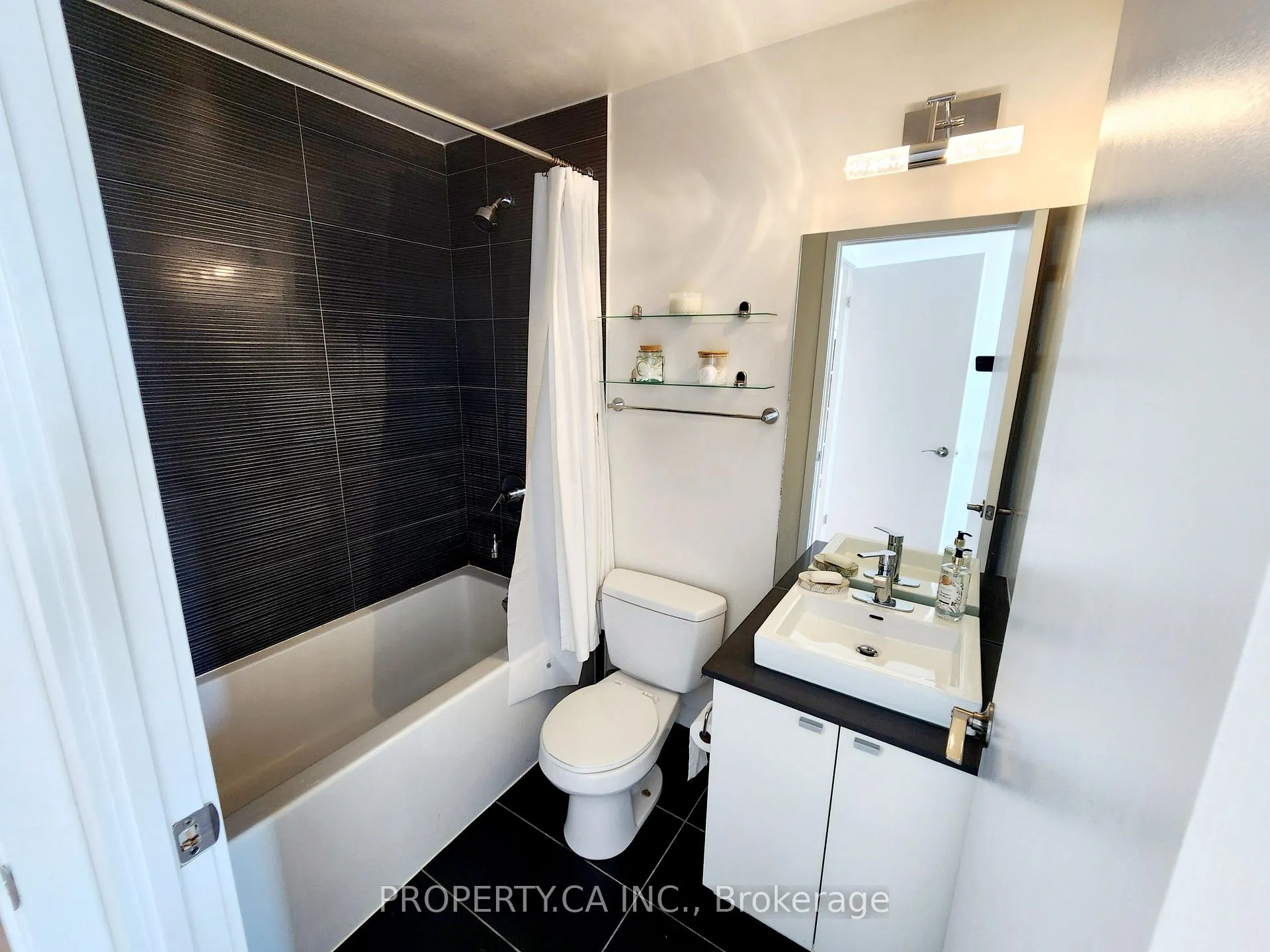 Photo 16 of Unit 2510, 105 The Queensway, Toronto, High Park-Swansea — HOMEH