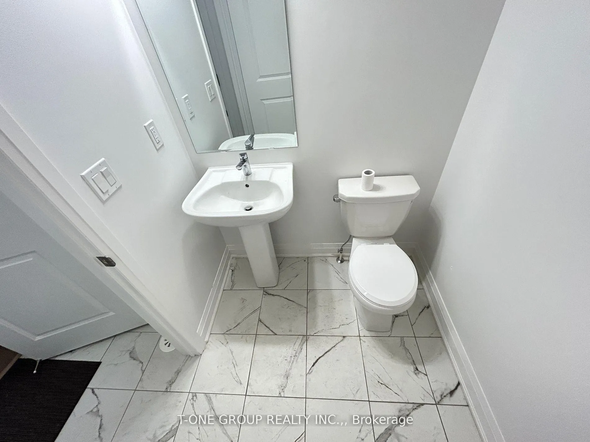 Photo 4 of 100 Carole Bell Way, Markham, Wismer — HOMEH