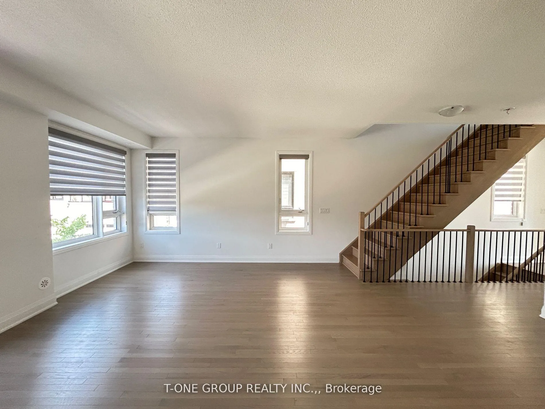 Photo 8 of 100 Carole Bell Way, Markham, Wismer — HOMEH