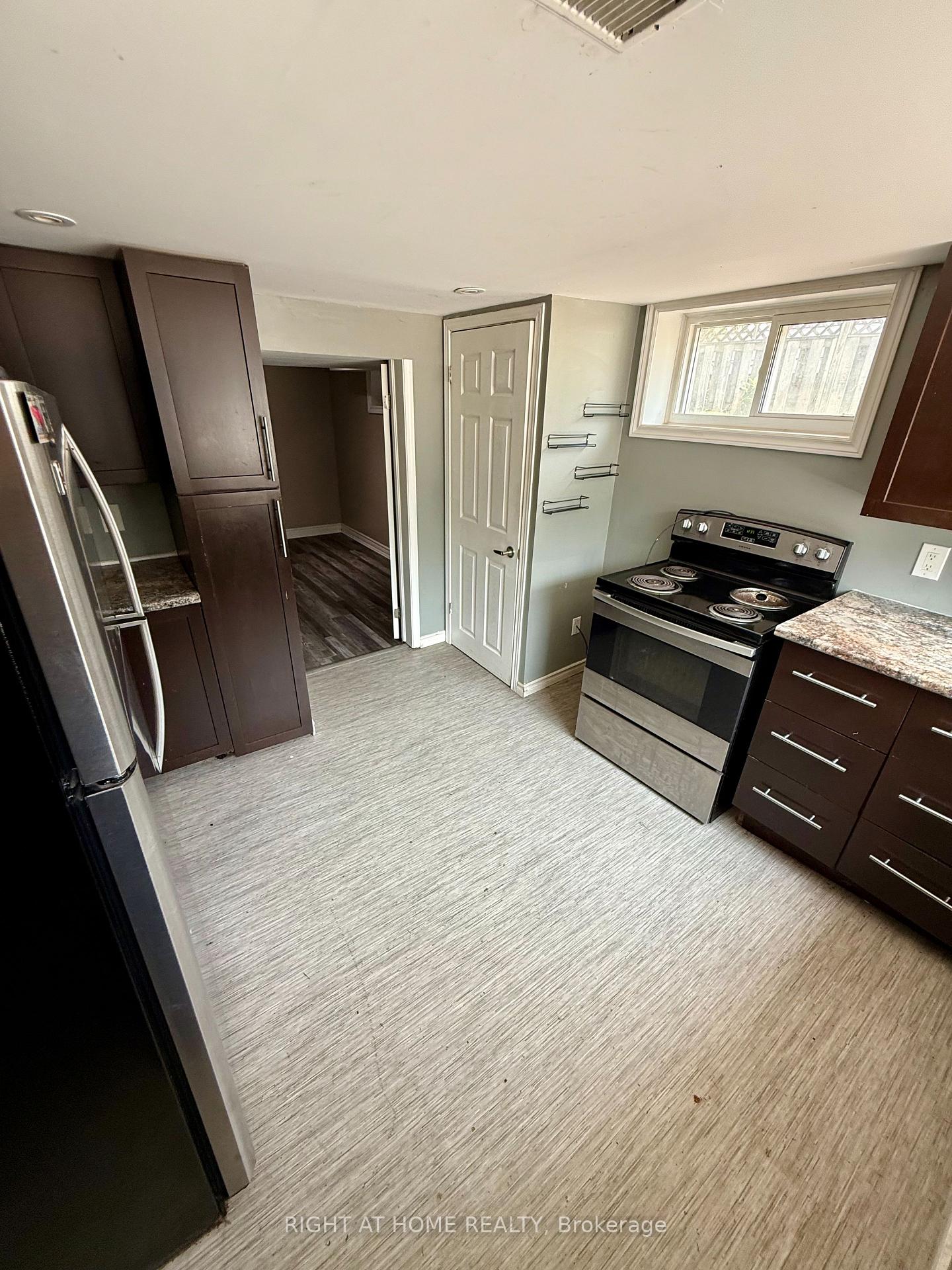 Photo 2 of 16 Dufferin Street, Barrie, Sanford — HOMEH