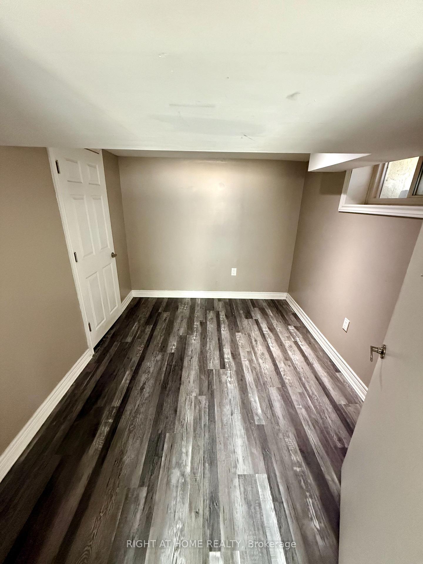 Photo 5 of 16 Dufferin Street, Barrie, Sanford — HOMEH