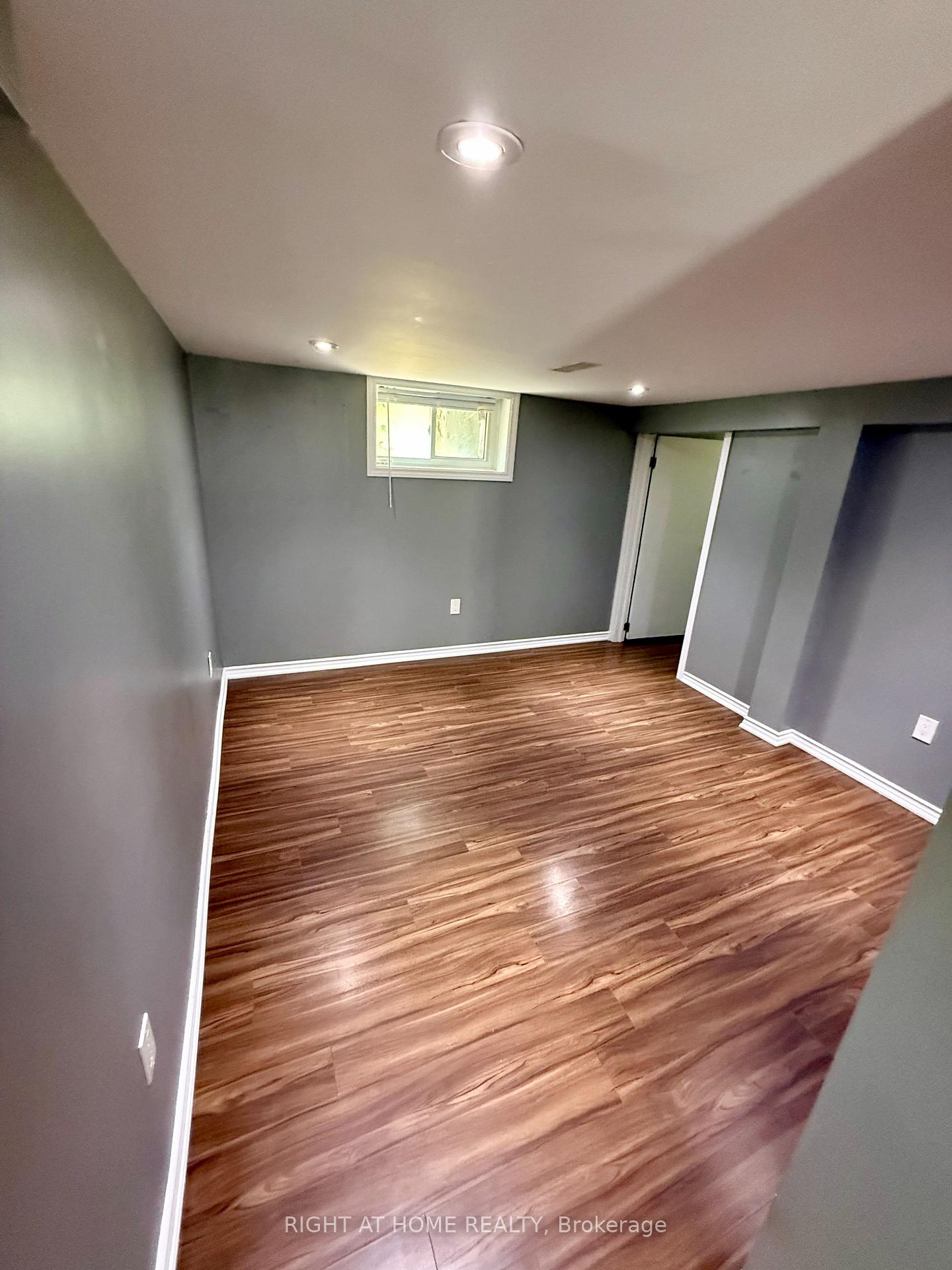 Photo 7 of 16 Dufferin Street, Barrie, Sanford — HOMEH